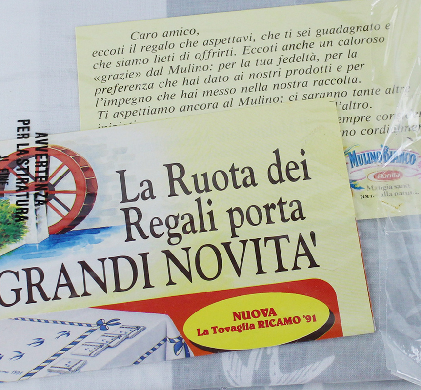 TOVAGLIA RICAMO 1990 con 6 TOVAGLIOLI RONDINI : NUOVA NELL'IMBALLO  ORIGINALE COMPLETO.: | Bergoglio Libri d'Epoca