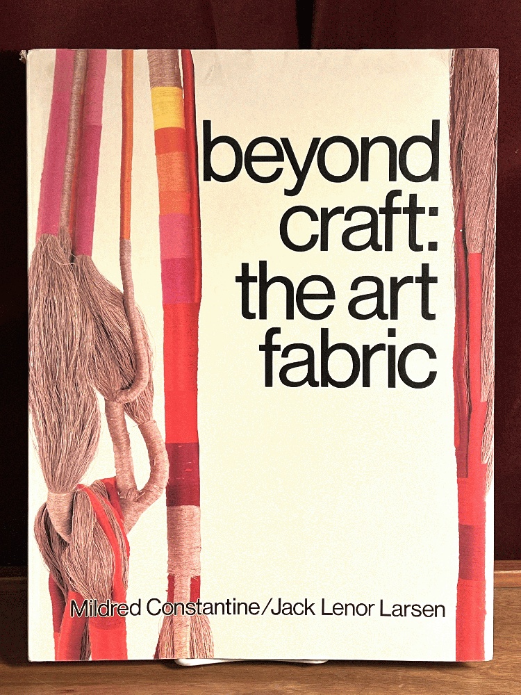 Beyond Craft: The Art Fabric - Constantine, Mildred; Larsen, Jack Lenor