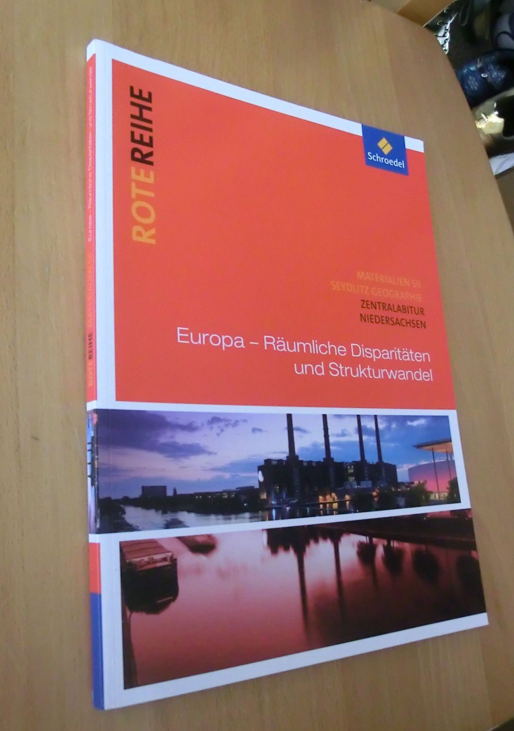 Europa- Räumliche Disparitäten und Strukturwandel - Bauer / Hallermann / Morgeneyer.