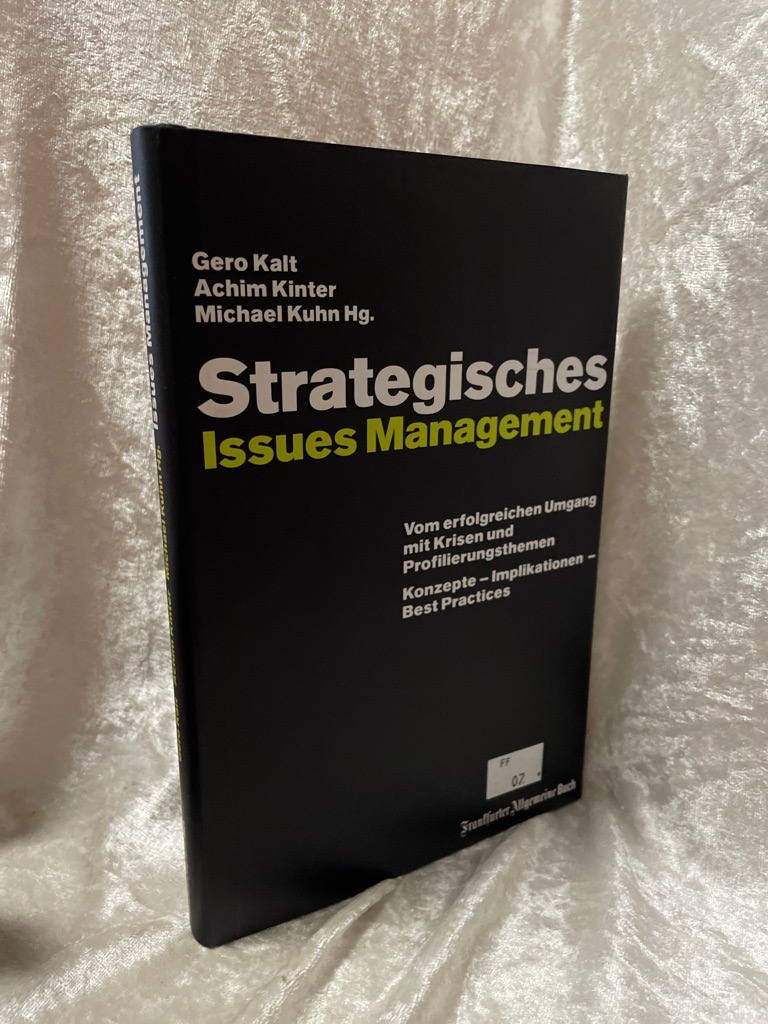 Strategisches Issues Management: Vom erfolgreichen Umgang mit Krisen und Profilierungsthemen. Konzepte - Innovationen - Best Practices: Vom erfolgreichen . Konzepte - Implikationen - Best Practices - Michael, Kuhn, Kinter Achim und Kalt Gero