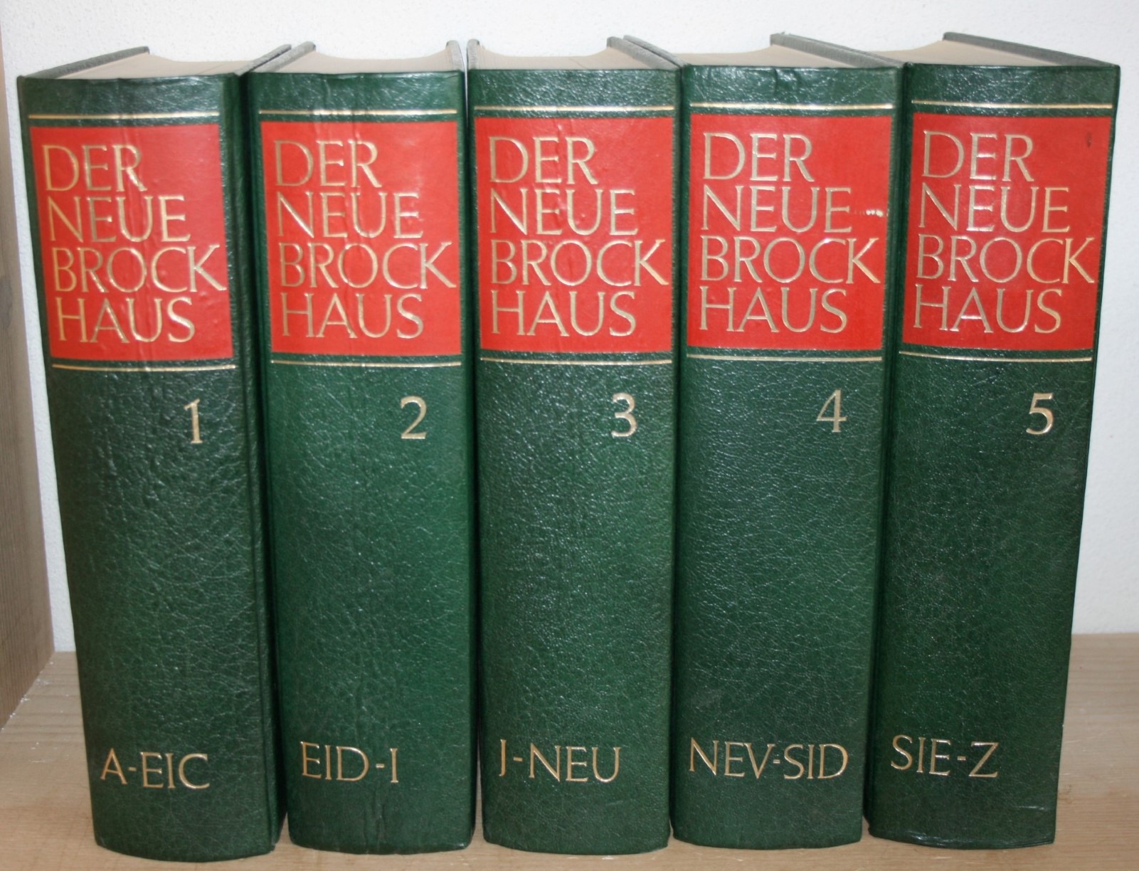 Der Neue Brockhaus. Lexikon und Wörterbuch in fünf (5) Bänden ohne Atlas. - Unknown Author