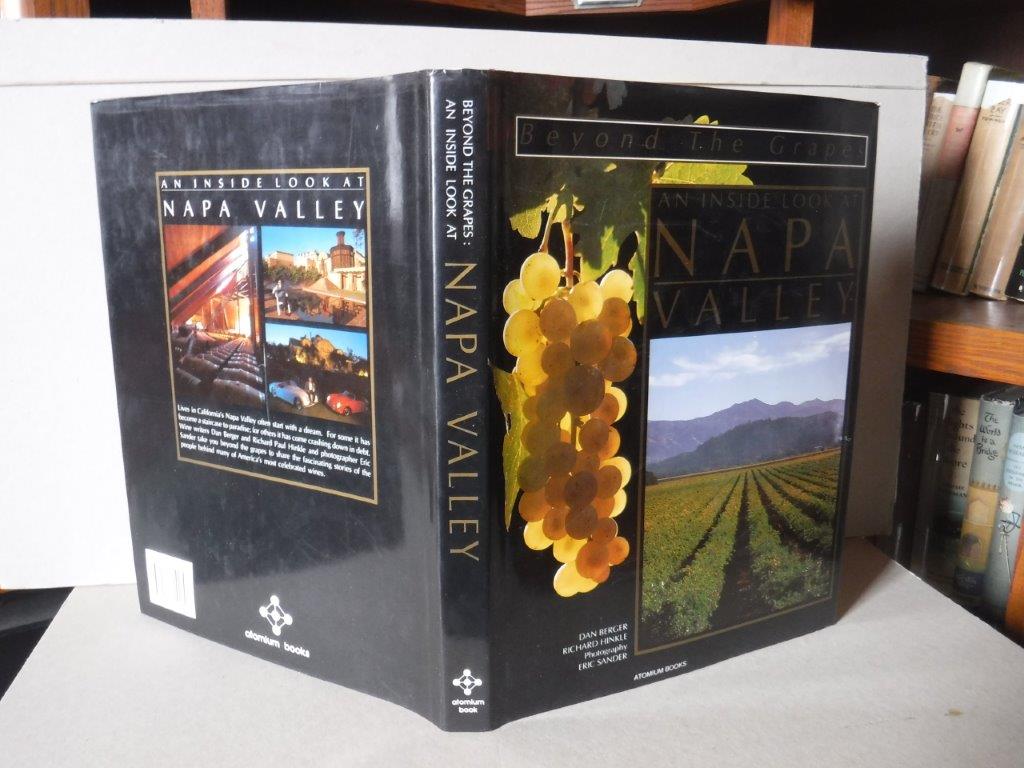 新作 Beyond the Grapes: An Inside Look at Napa Valley by Berger 洋書