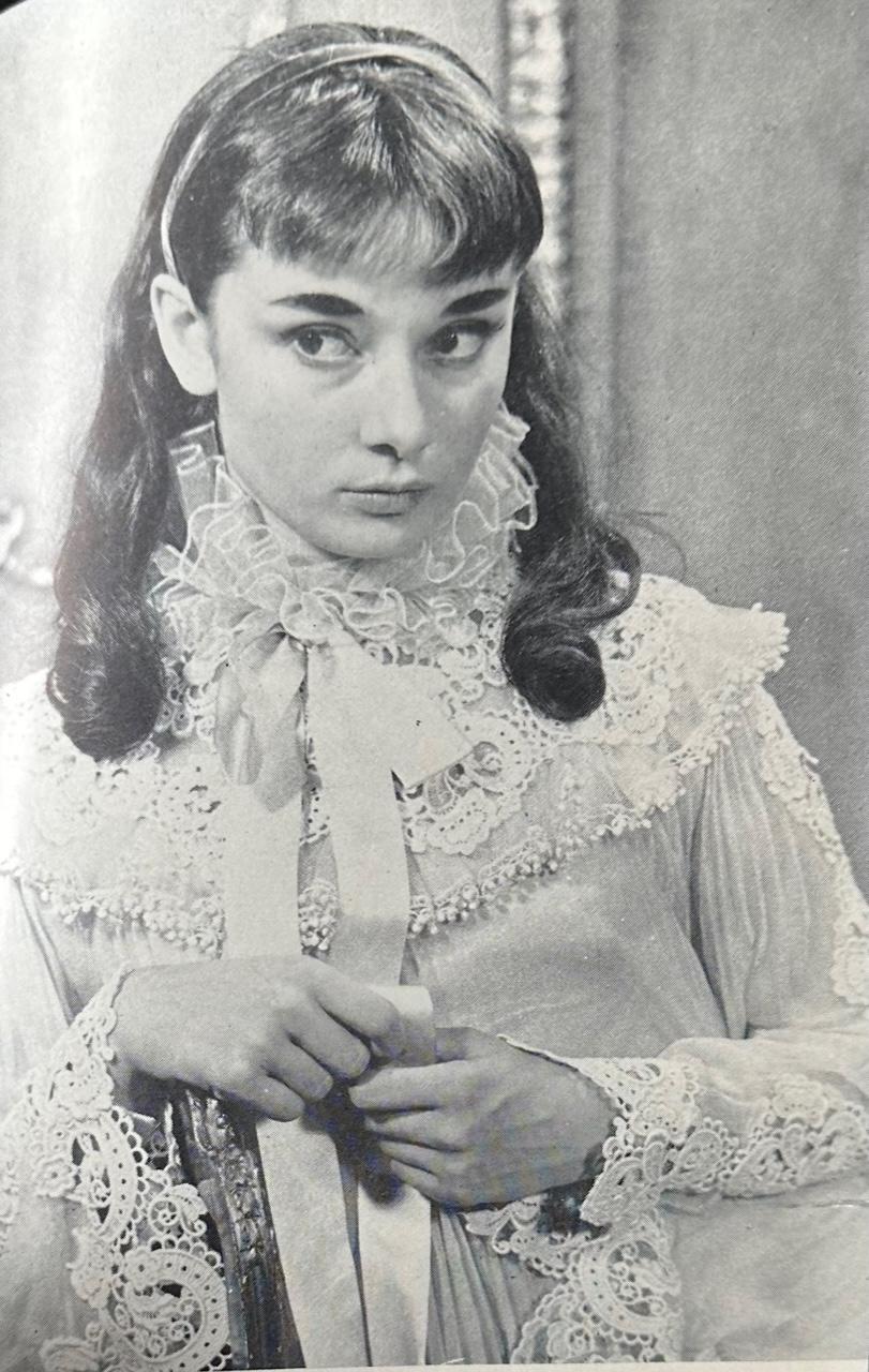 GIGI (Fine/Fine including photos of Audrey Hepburn as the original Gigi