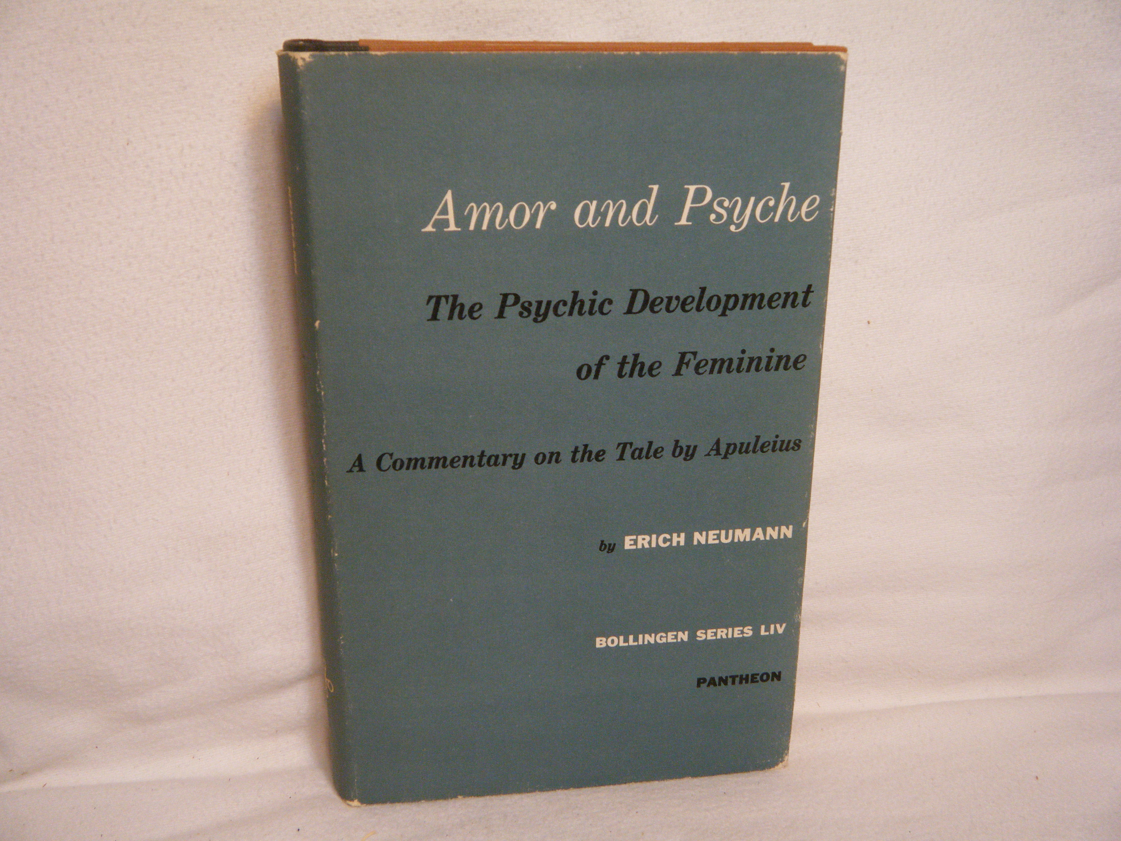 Amor and Psyche: the Psychic Development of the Feminine - Neumann, Erich