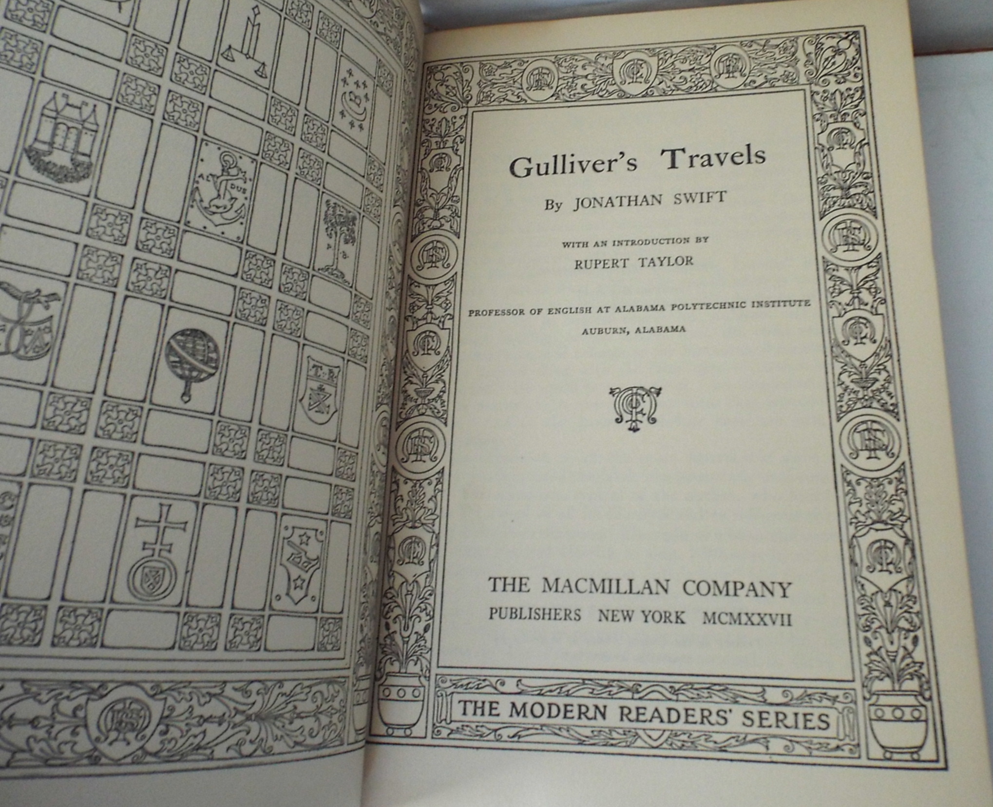 Gulliver's Travels (The Modern Readers' Series) by Swift, Jonathan