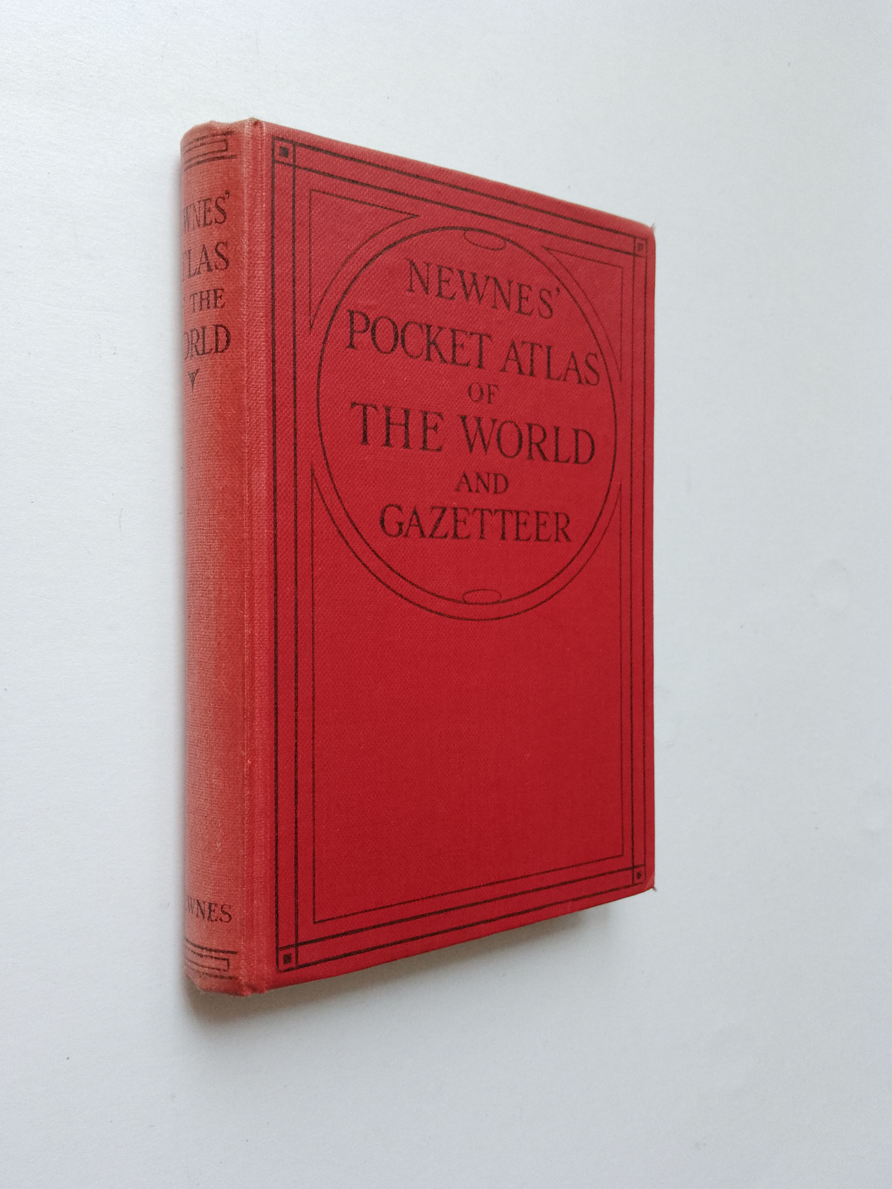 Newnes' Handy Pocket Atlas of the World and Gazetteer [Very Good] [Hardcover]