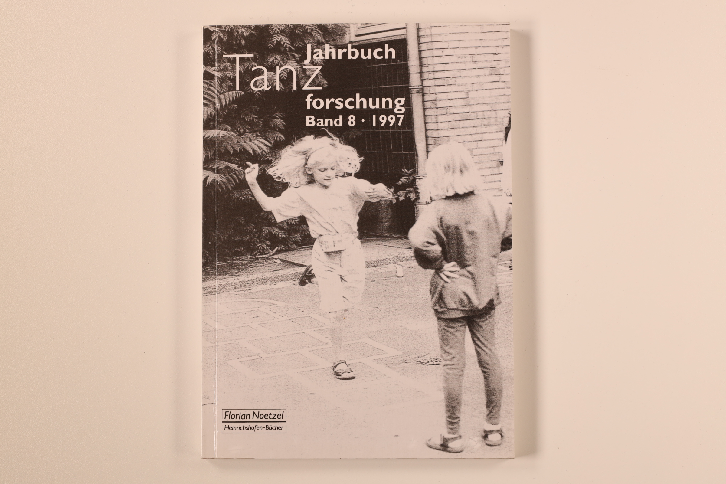 JAHRBUCH TANZFORSCHUNG. Band 8 - 1997 - [Hrsg.]: Gesellschaft für Tanzforschung e.V.