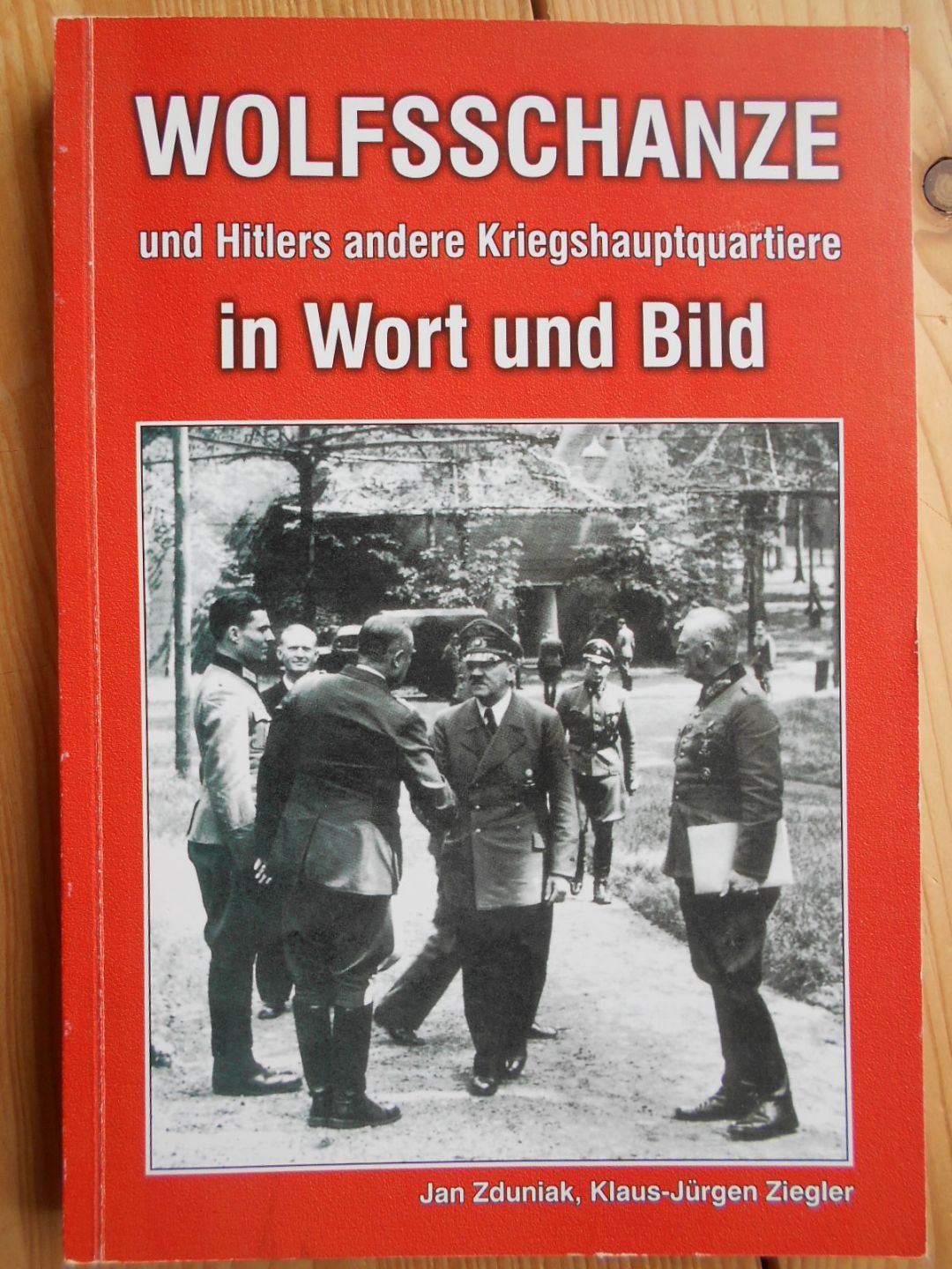 Wolfsschanze und Hitlers andere Kriegshauptquartiere in Wort und Bild. - Zduniak, Jan und Klaus-Jürgen Ziegler