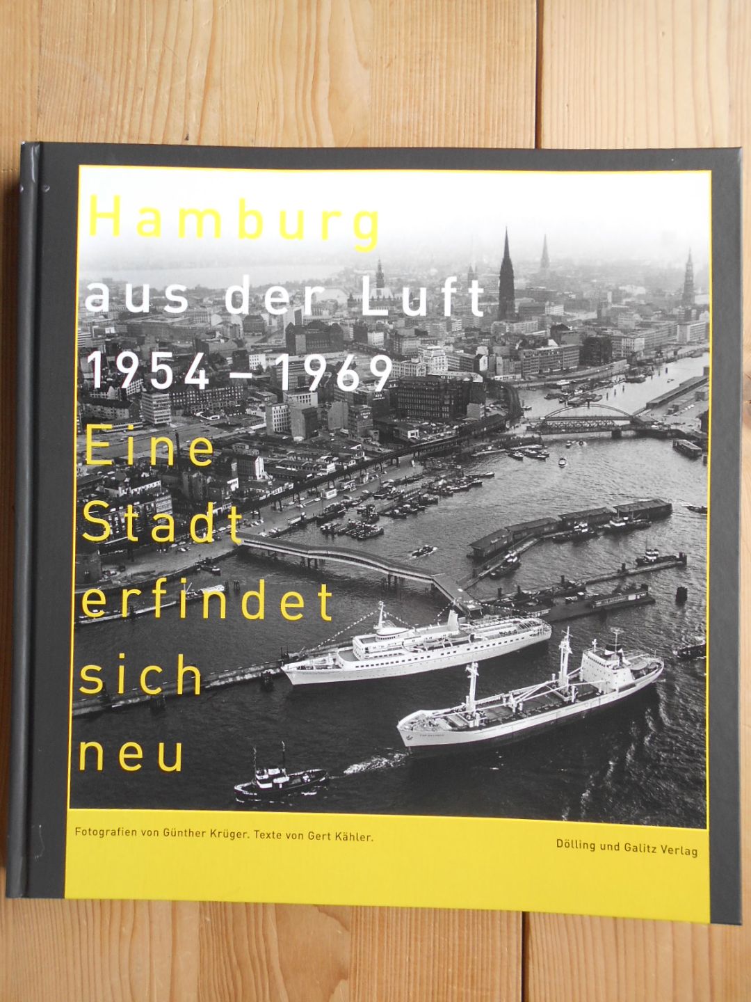 Hamburg aus der Luft : 1954 - 1969 ; eine Stadt erfindet sich neu. Fotogr. von Günther Krüger. Texte von Gert Kähler. [Red.: Sabine Niemann] - Krüger, Günther und Gert Kähler