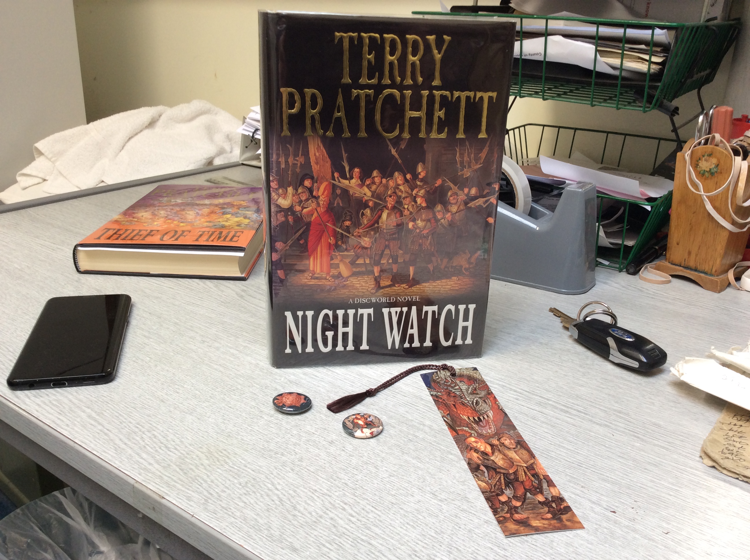 Night Watch ****SIGNED UK HB 1/1 + Promo bookmark and button badges