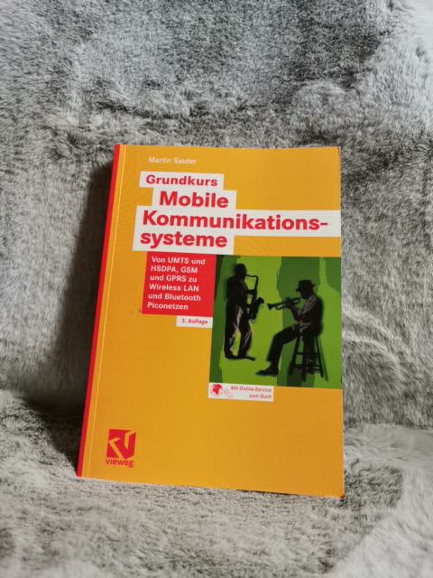 Grundkurs mobile Kommunikationssysteme : von UMTS und HSDPA, GSM und GPRS zu Wireless LAN und Bluetooth Piconetzen ; [mit Online-Service zum Buch]. - Sauter, Martin