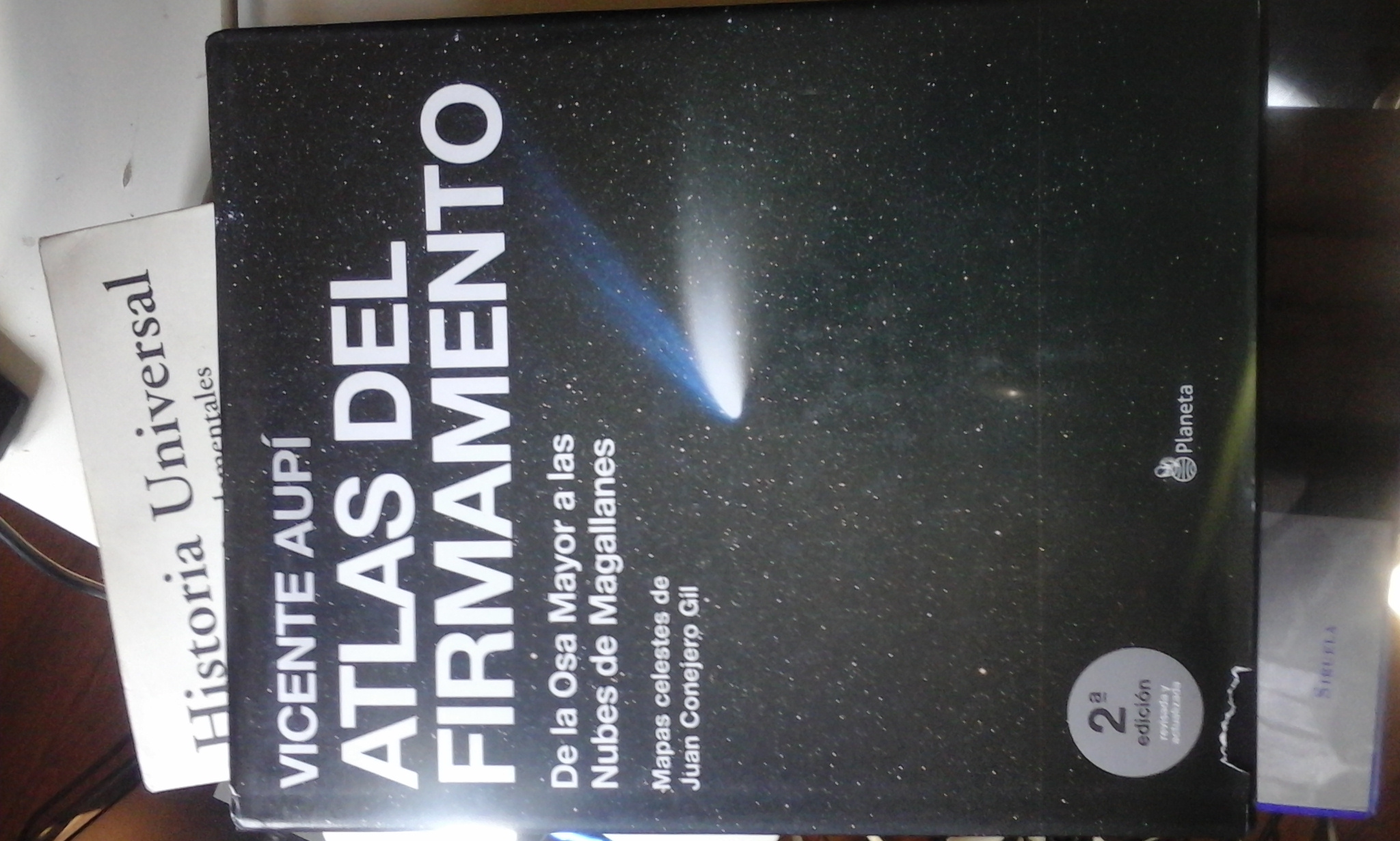 ATLAS DEL FIRMAMENTO. De la Osa Mayor a las Nubes de Magallanes (Barcelona, 2007) - Vicente Aupí