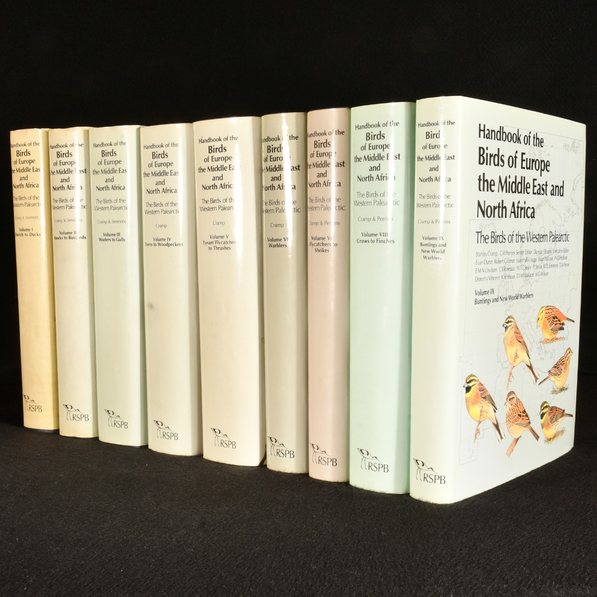 Handbook of the Birds of Europe, the Middle East, and North Africa: The Birds of the Western Palearctic Stanley Cramp [ed.] [Fine] [Hardcover]