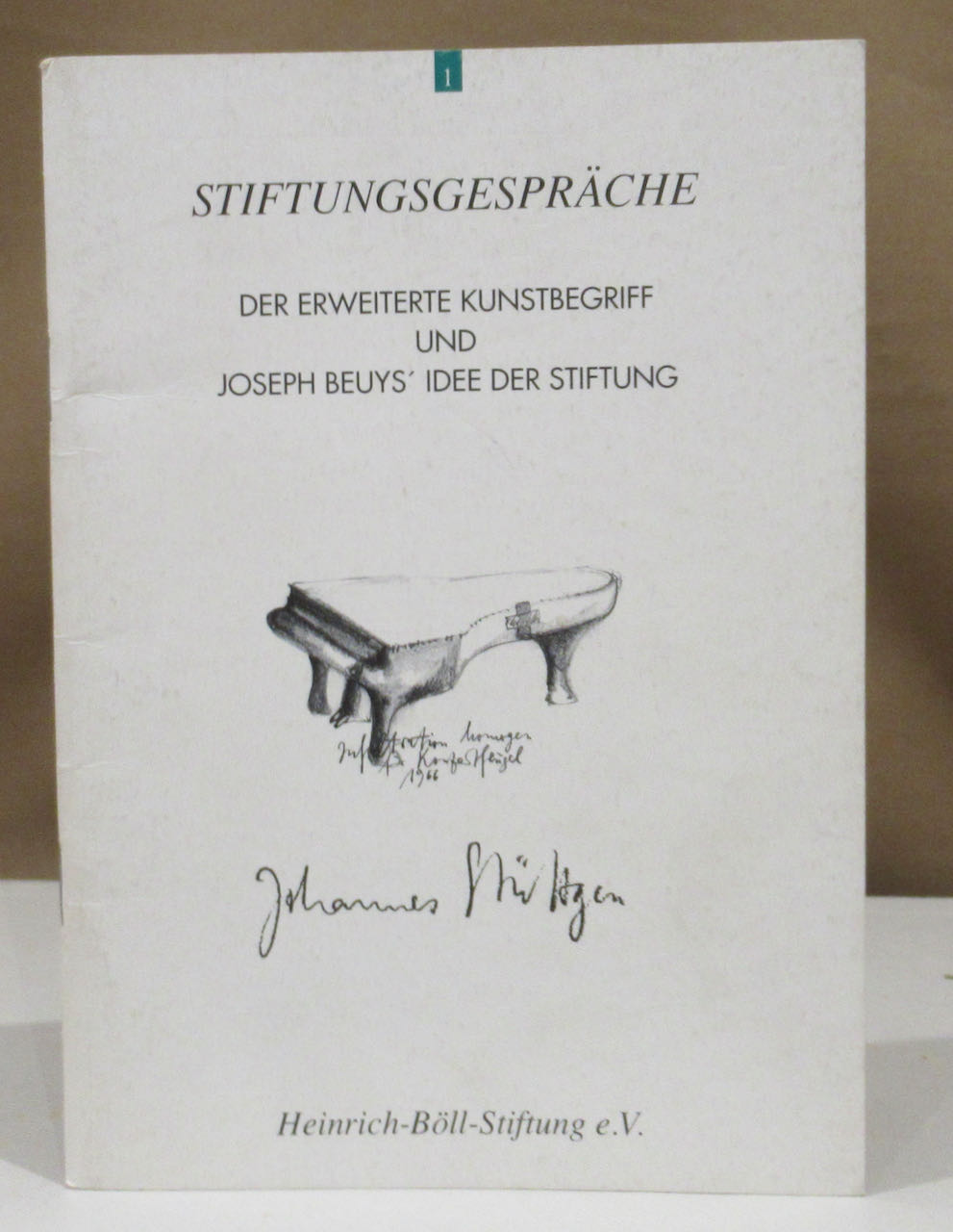 Der erweiterte Kunstbegriff und Joseph Beuys' Idee der Stiftung. Mit Zeichnungen von Johannes Stüttgen.