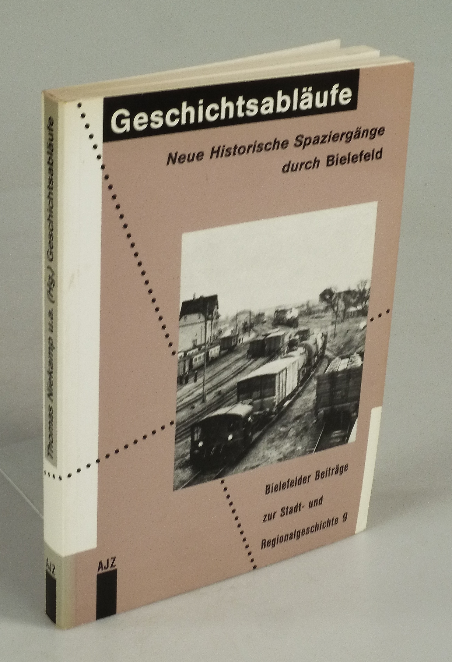Geschichtsabläufe. Neue Historische Spaziergänge durch Bielefeld. - NIEKAMP, Thomas (Hrsg. u.a.).