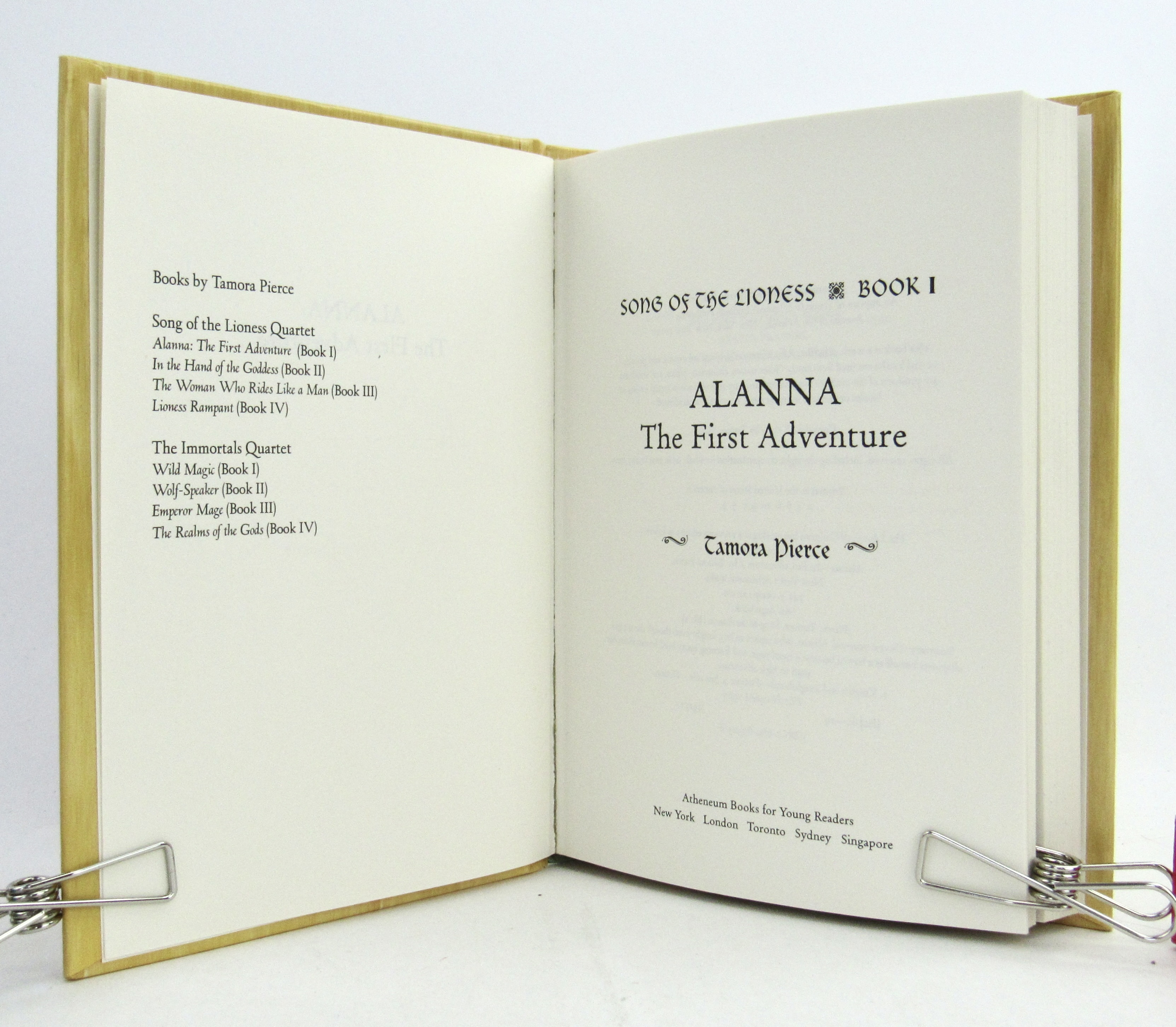 Alanna: The First Adventure by Tamora Pierce