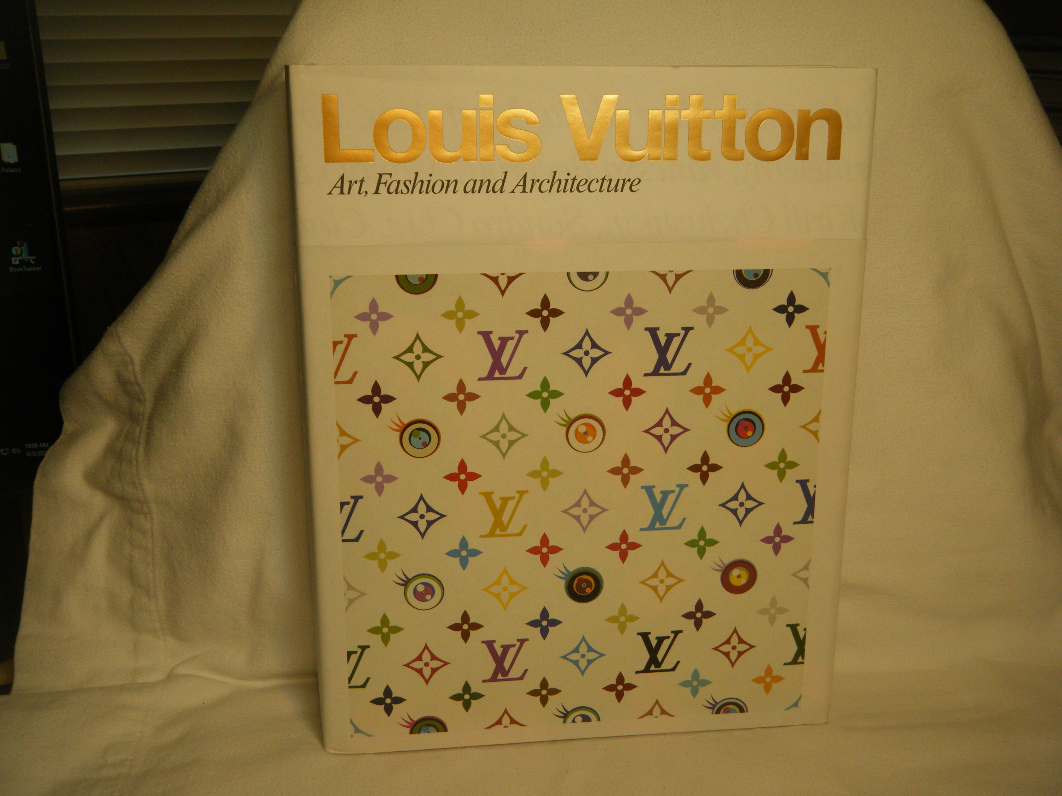 Louis Vuitton: Art, Fashion and Architecture: Fine Hardcover (2009
