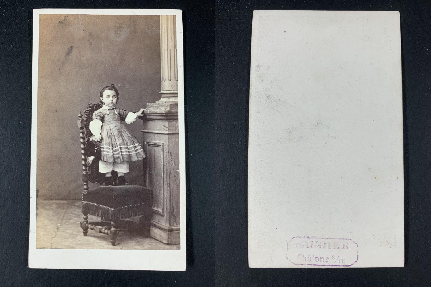 Raudier, Châlons s/M, petite fille au chapeau Photographie originale / Original photograph [ ]