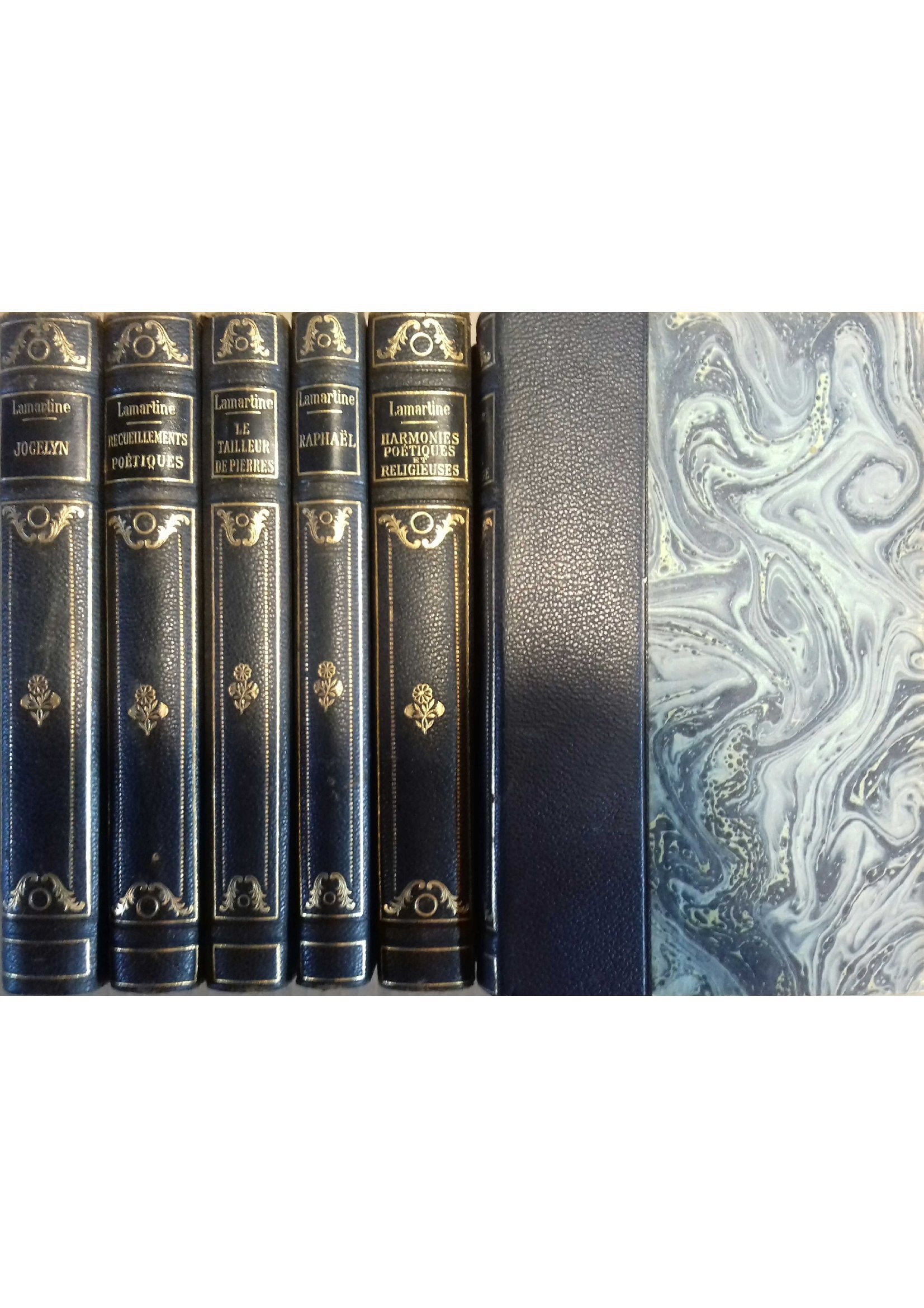 Œuvres : Ensemble de 9 volumes reliés. Jocelyn. - Recueillements poétiques. - Le tailleur de pierres. - Raphaël. - Harmonies poétiques et religieuses