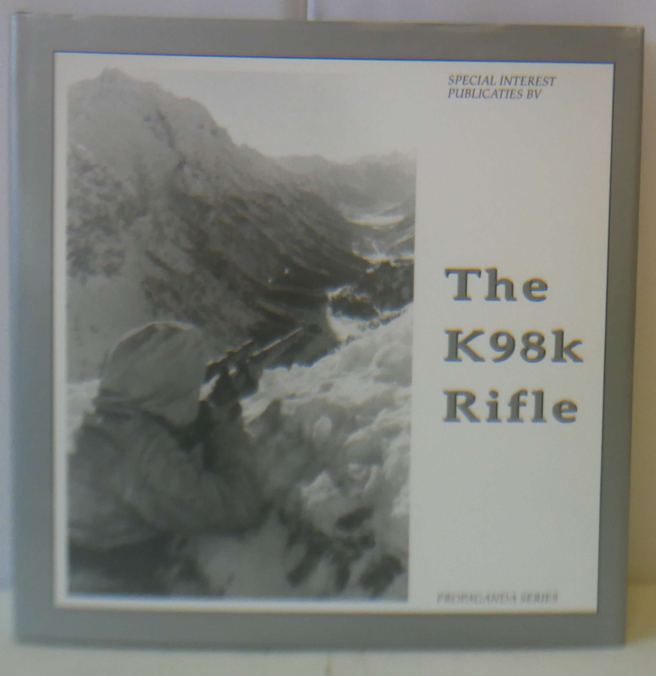 The K98k Rifle (The Propaganda Photo Series) - de Vries, G,; Martens, B. J.