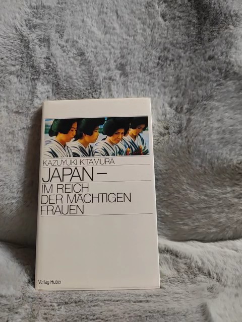 Japan - im Reich der mächtigen Frauen. [Aus d. franz. Ms. übertr. von Christine Maeder-Viragh u. Hans-Joachim Hartstein] - Kitamura, Kazuyuki