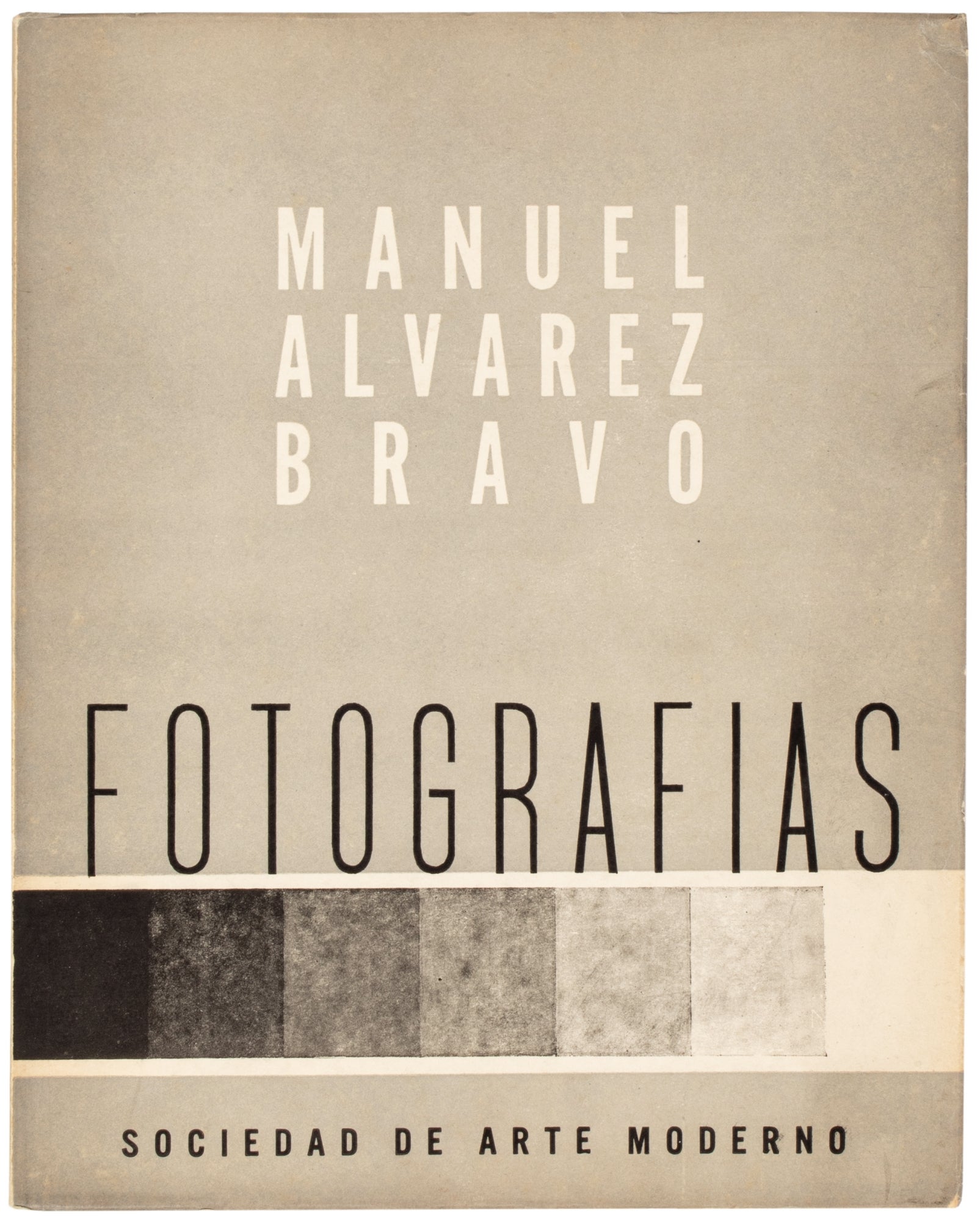 Fotografias: Tercera Exposición de la Sociedad de Arte Moderno, Mexico, julio de 1945 ÁLVAREZ BRAVO, Manuel and Diego Rivera [ ] [Couverture souple]