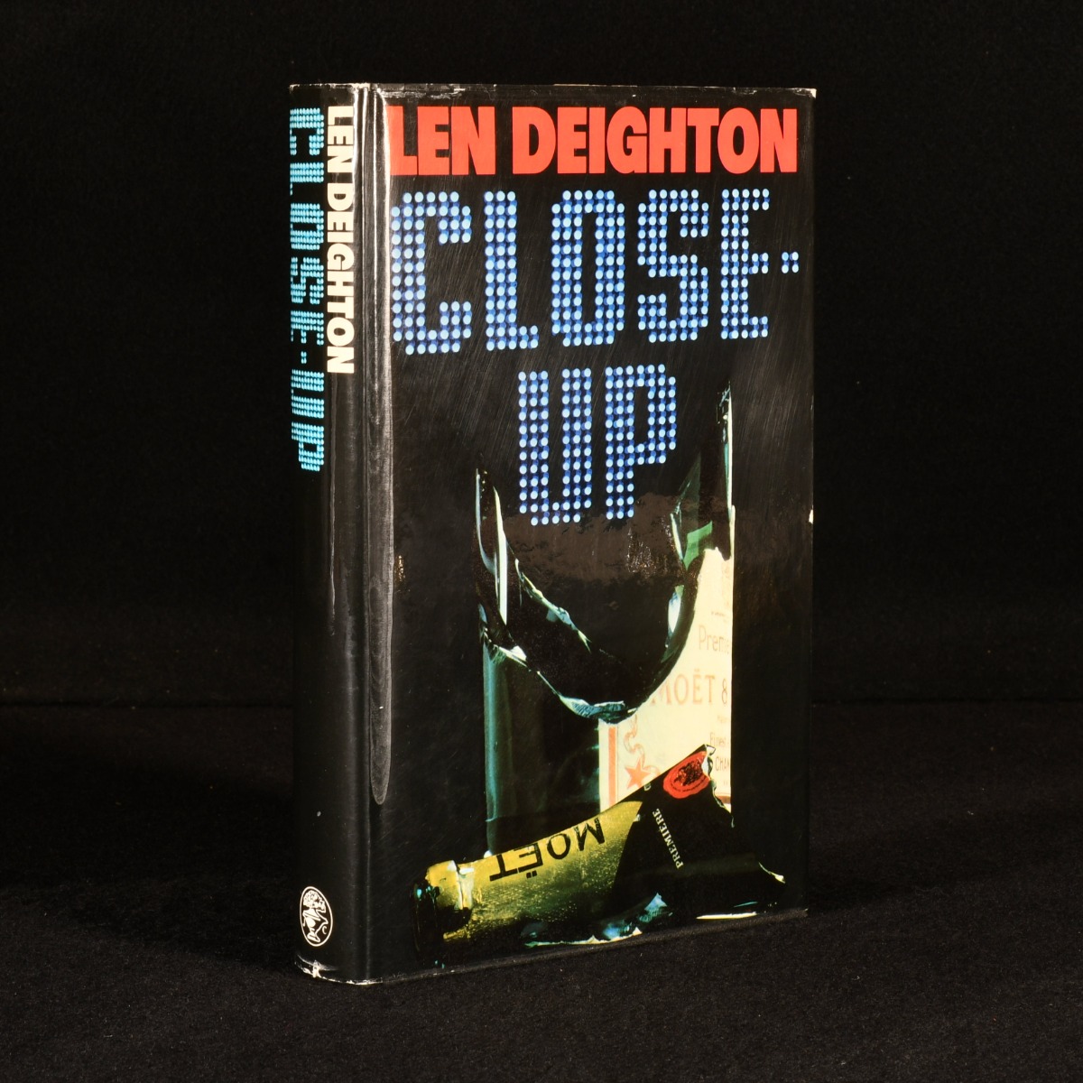 Close-Up - Len Deighton