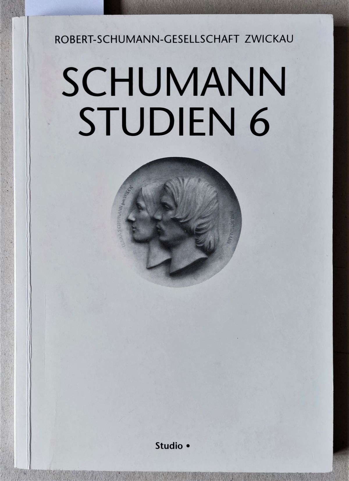 Schumann Studien 6. Im Auftrag der Schumann-Gesellschaft Zwickau. - Neuhaus [sic] Nauhaus, Gerd [Redaktion]; Bär, Ute; Krahe, Kristin R. M. (beide Mitarbeit)