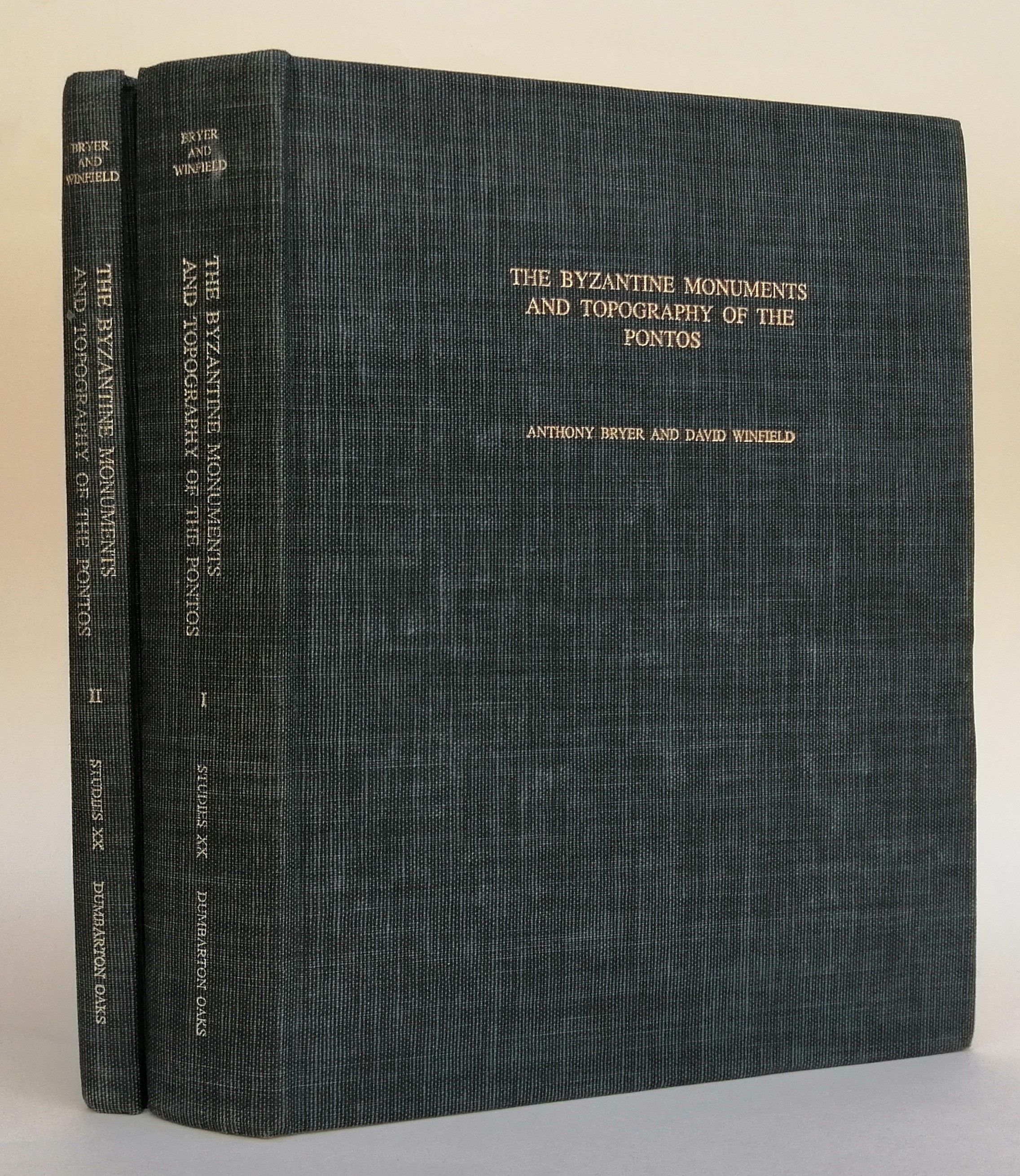 The Byzantine Monuments and Topography of the Pontos. With Maps and Plans by Richard Anderson and Drawings by June Winfield. 2 Vols. - Bryer, Anthony / Winfield, David