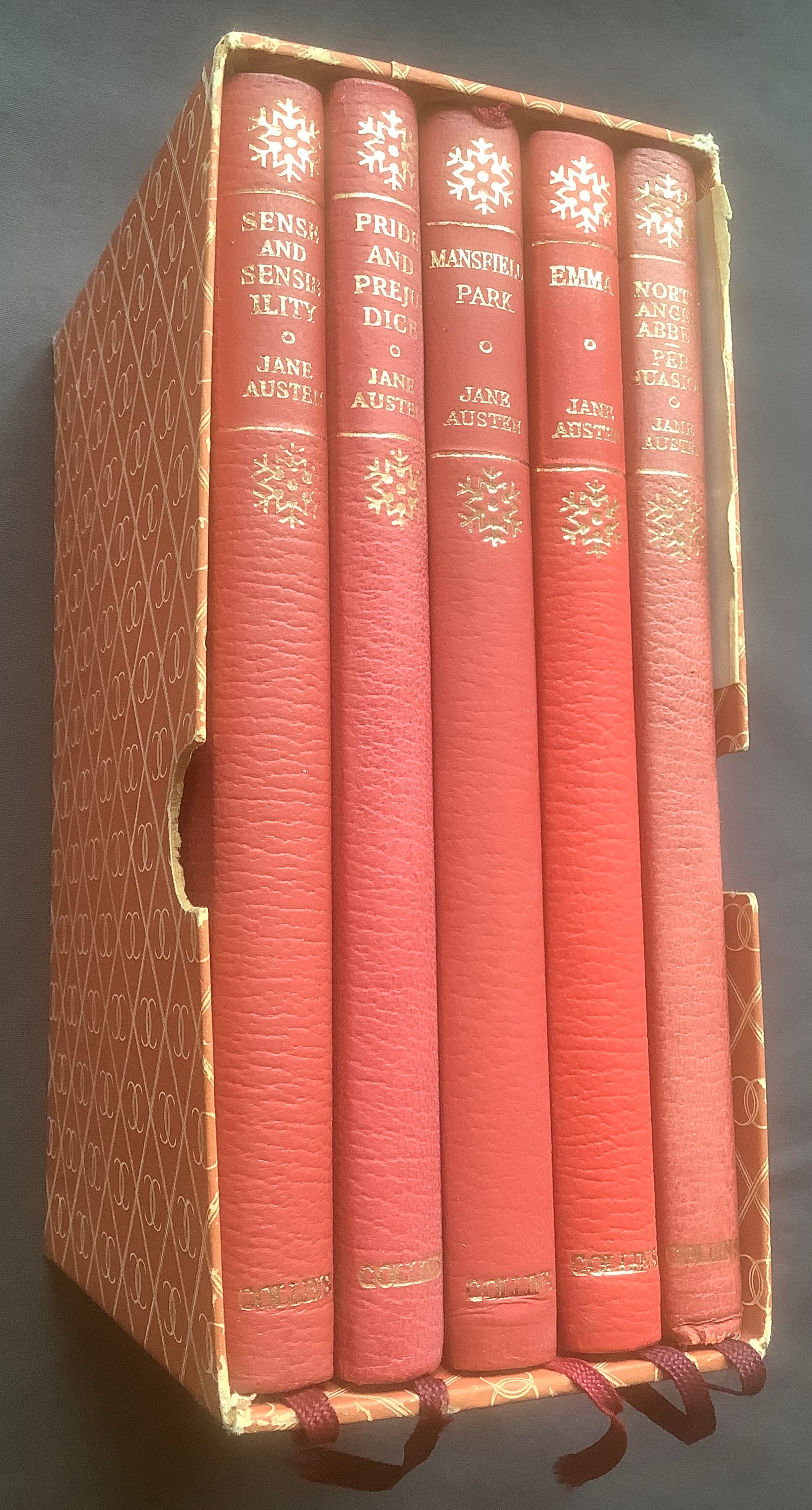 SENSE AND SENSIBILITY, PRIDE AND PREJUDICE, MANSFIELD PARK, EMMA, NORTHANGER ABBEY & PERSUASION (5 VOLUMES in SLIPCASE) - AUSTEN, Jane