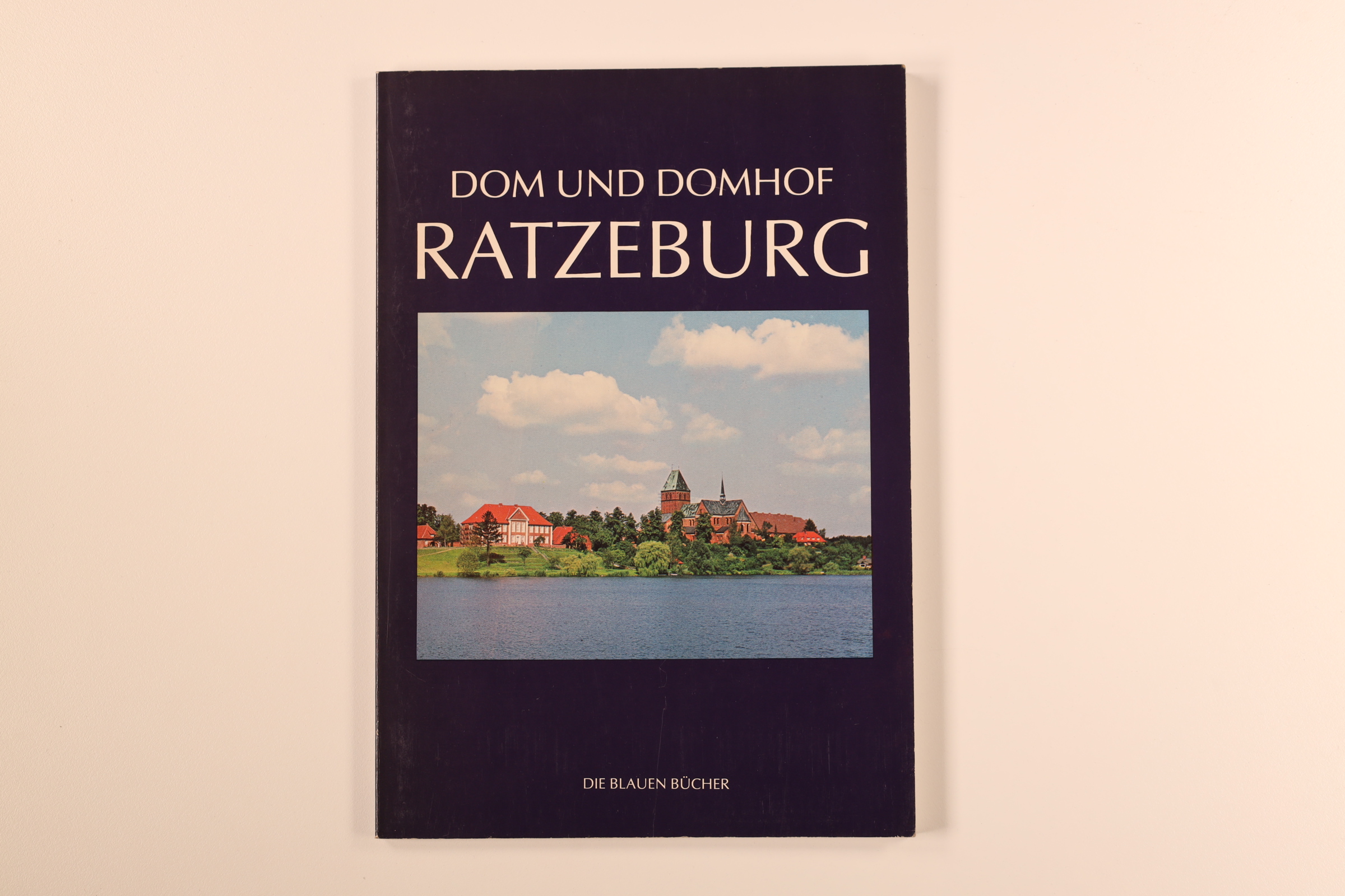 DOM UND DOMHOF RATZEBURG. - Groß, Heinz-Dietrich; Wohlfahrt, Hans-Jürgen;