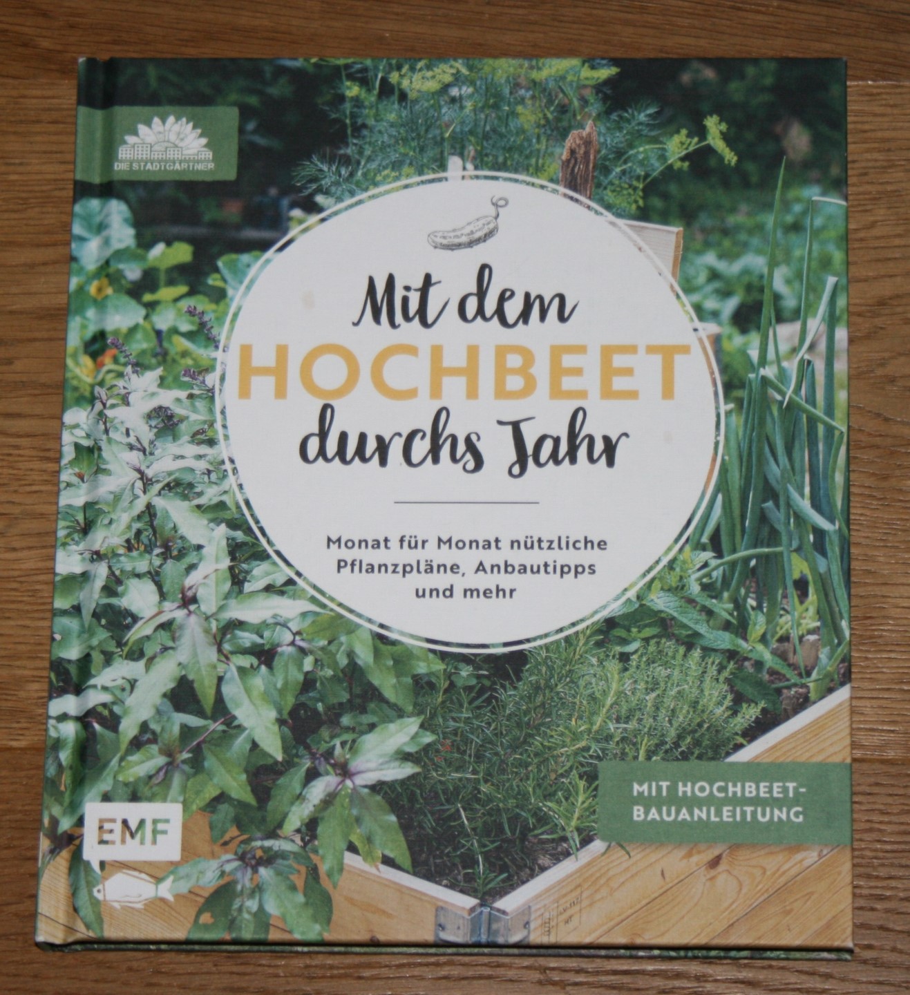 Mit dem Hochbeet durchs Jahr. Monat für Monat nützliche Pflanzpläne