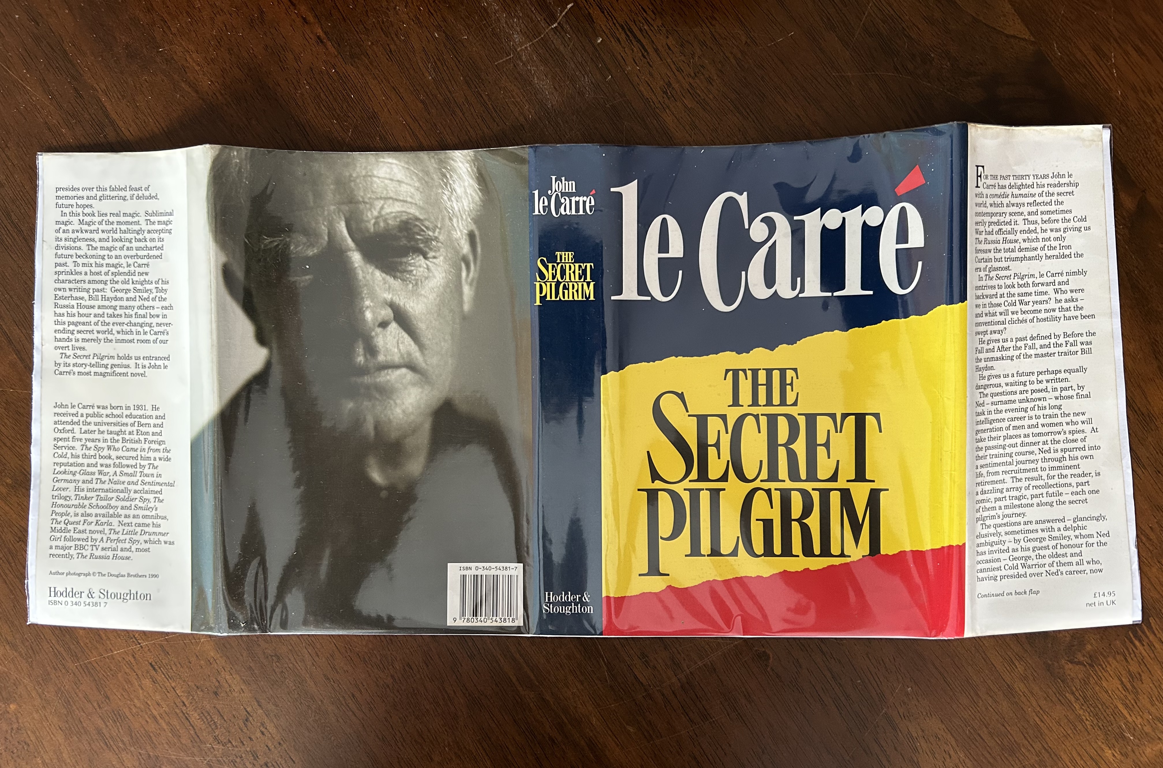 Amazon.com: The Secret Pilgrim: 9780394588421: John Le Carre