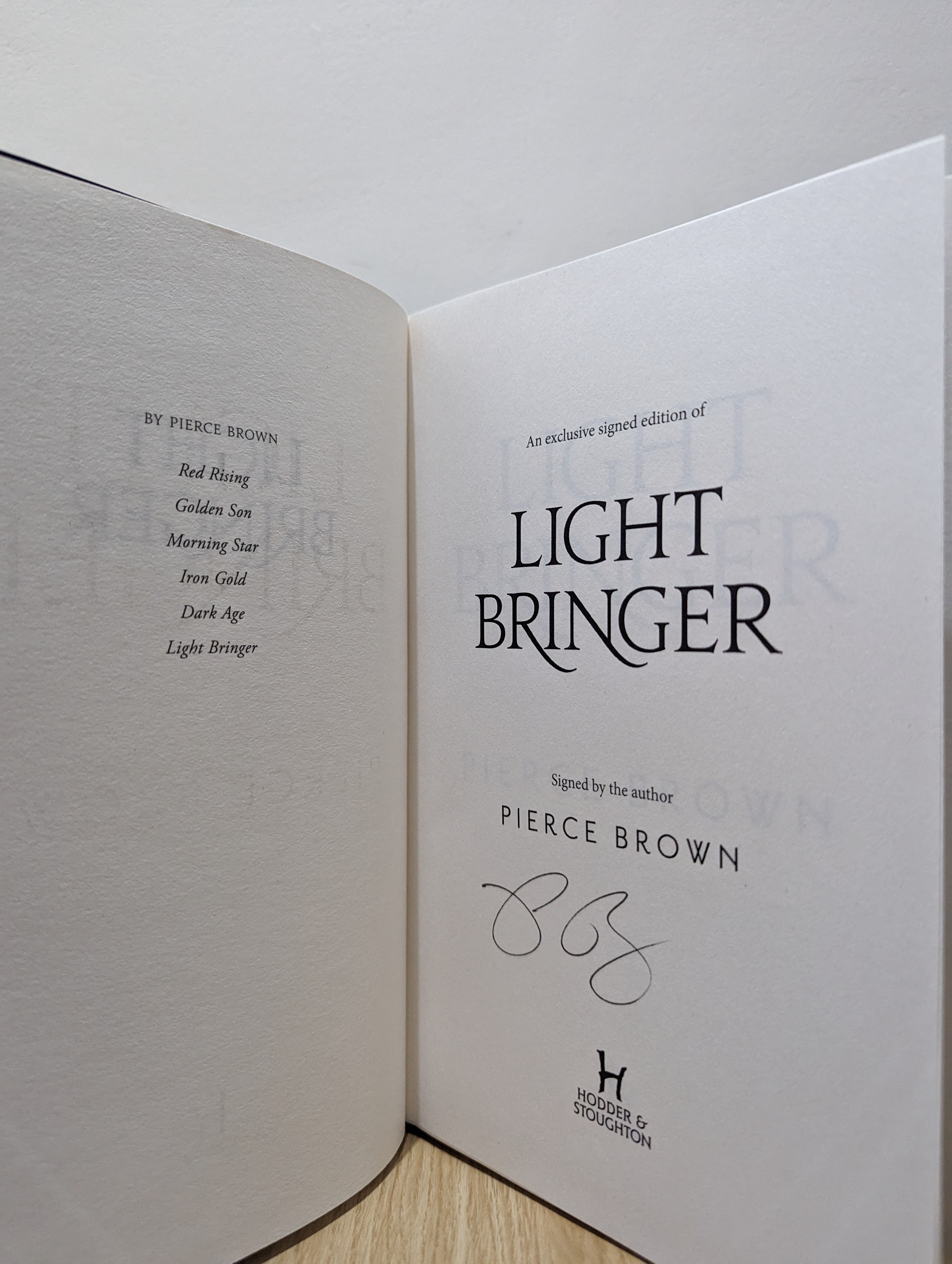 Light Bringer: the absolutely addictive and action-packed