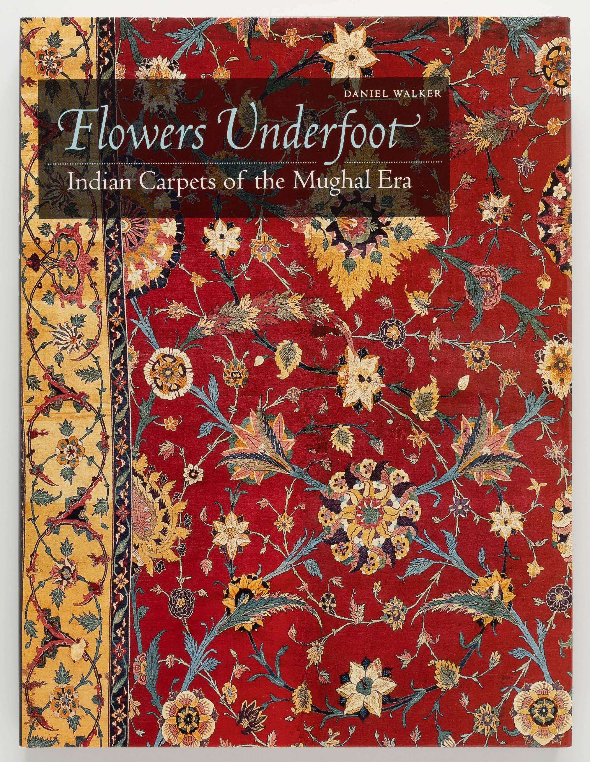 Flowers Underfoot: Indian Carpets of the Mughal Era - Daniel Walker
