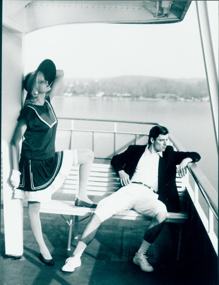 Foto Model im Matrosenkleid mit Strohhut, Mann im Lederblazer, Reklame, C und A, Yves Saint Laurent [Very Good]
