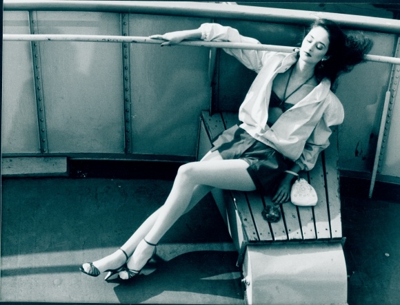 Foto Sonnentanker, Model in Shorts und Bluse, Reklame, C und A [Very Good]