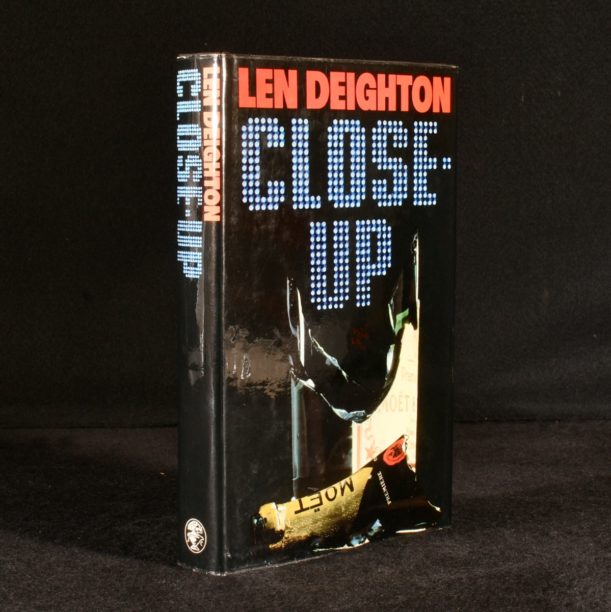 Close Up - Len Deighton