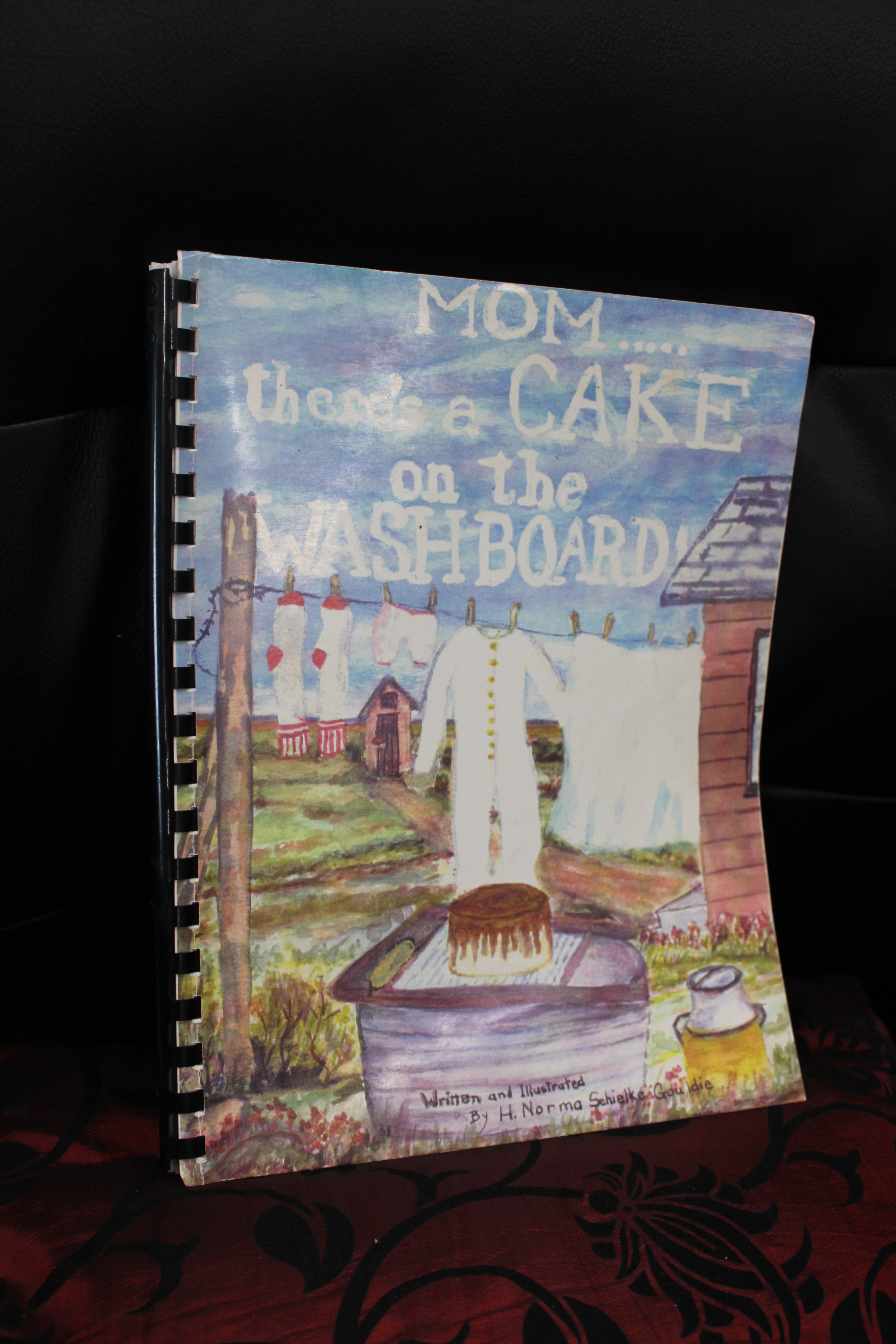 Mom._._.There's A Cake on the Washboard Gouldie, H. Norma Schielke [Assez bon] [Couverture souple]
