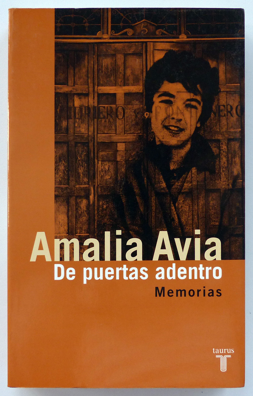 De puertas adentro. Memorias - AVIA, Amalia