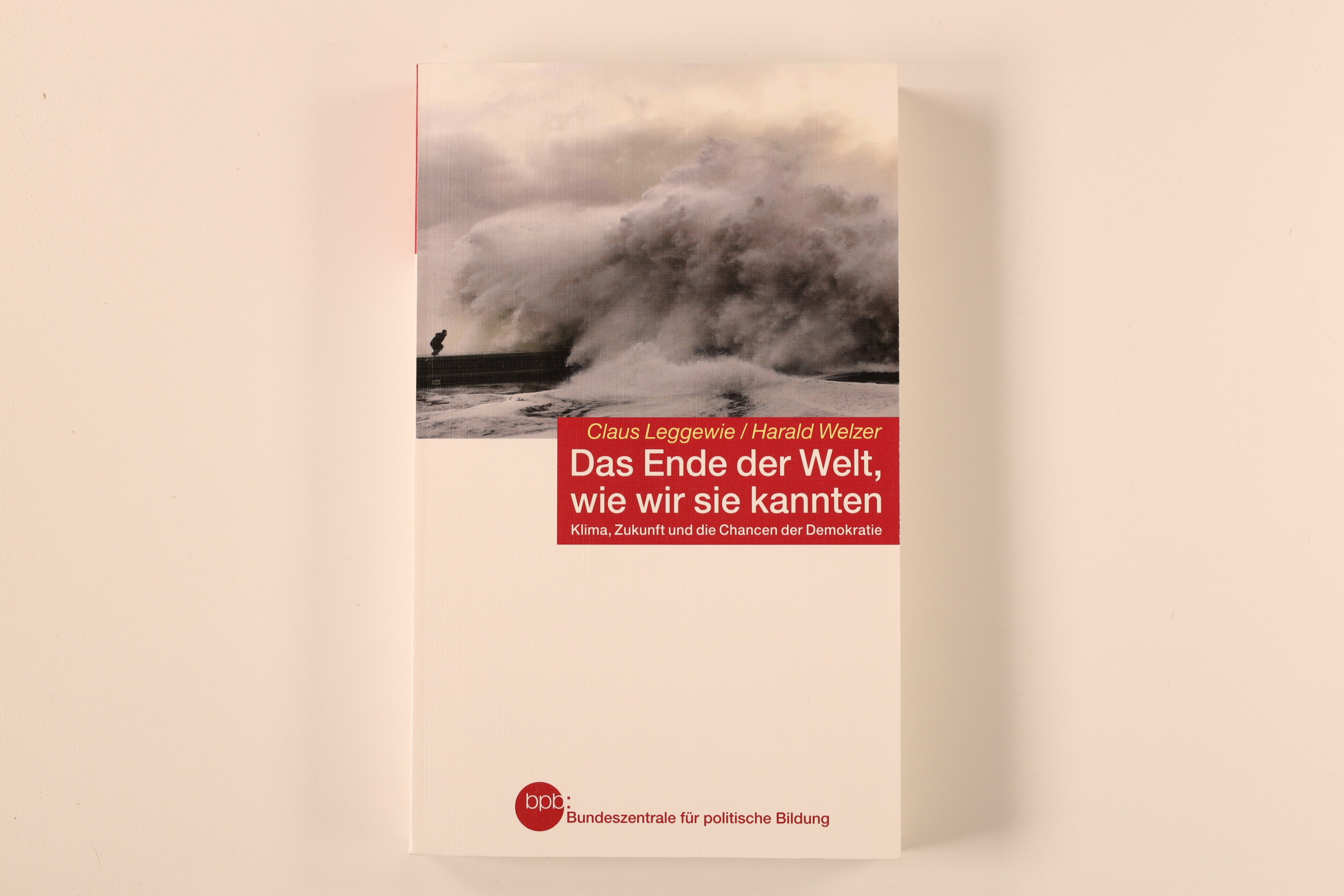 DAS ENDE DER WELT, WIE WIR SIE KANNTEN. Klima, Zukunft und die Chancen der Demokratie - Leggewie, Claus; Welzer, Harald; ;