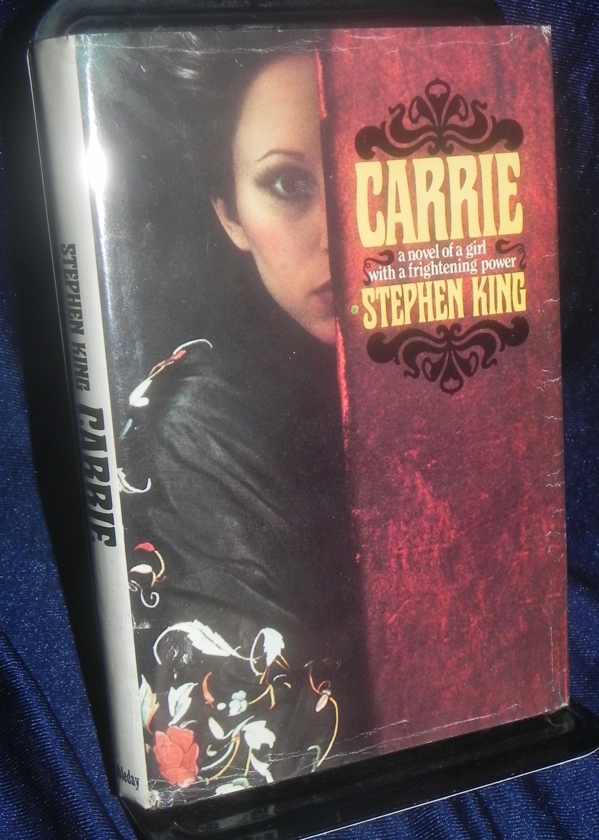 Carrie First Edition by Stephen King 1974 with Dust Jacket P6 Stephen King [Fair] [Hardcover]