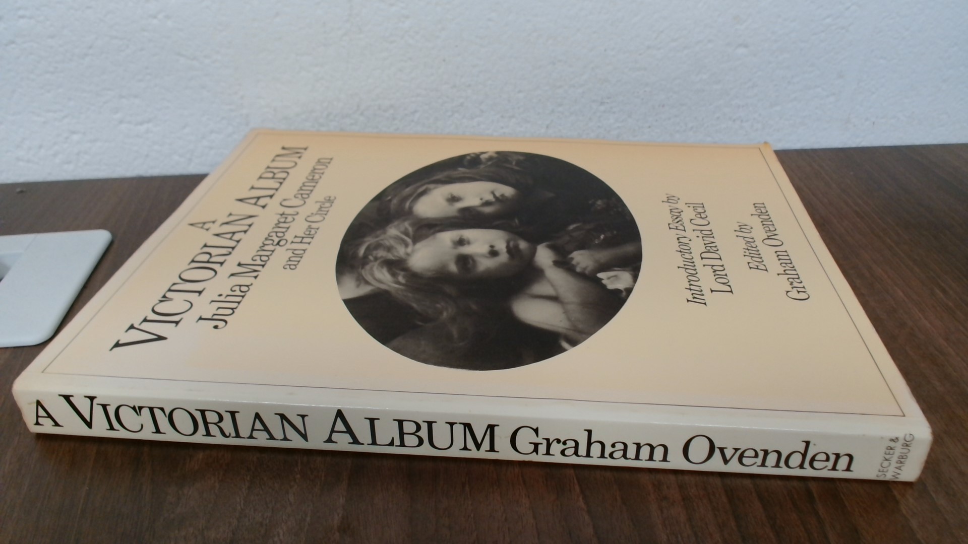 Victorian Album: Julia Margaret Cameron and Her Circle - Graham Ovenden ( Ed.)