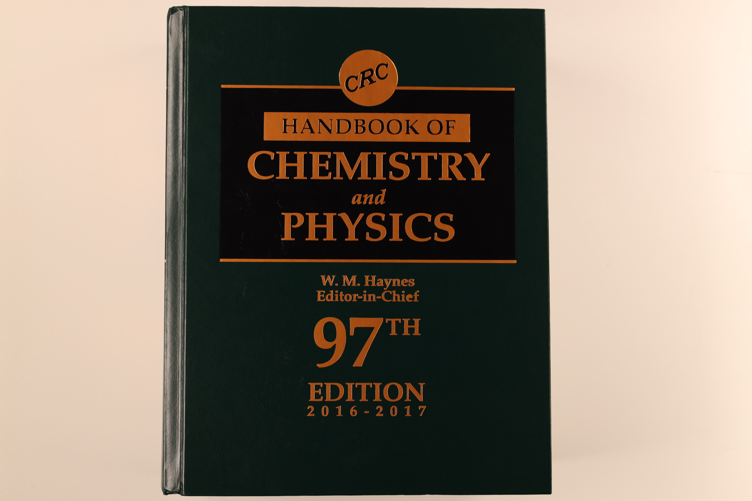 CRC HANDBOOK OF CHEMISTRY AND PHYSICS 2016-2017. A Ready-reference Book of Chemical and Physical Data - [Hrsg.]: Haynes, W. M., Ph.D.;Lide, David R., Ph.D.;Bruno, Thomas J., Ph.D.;