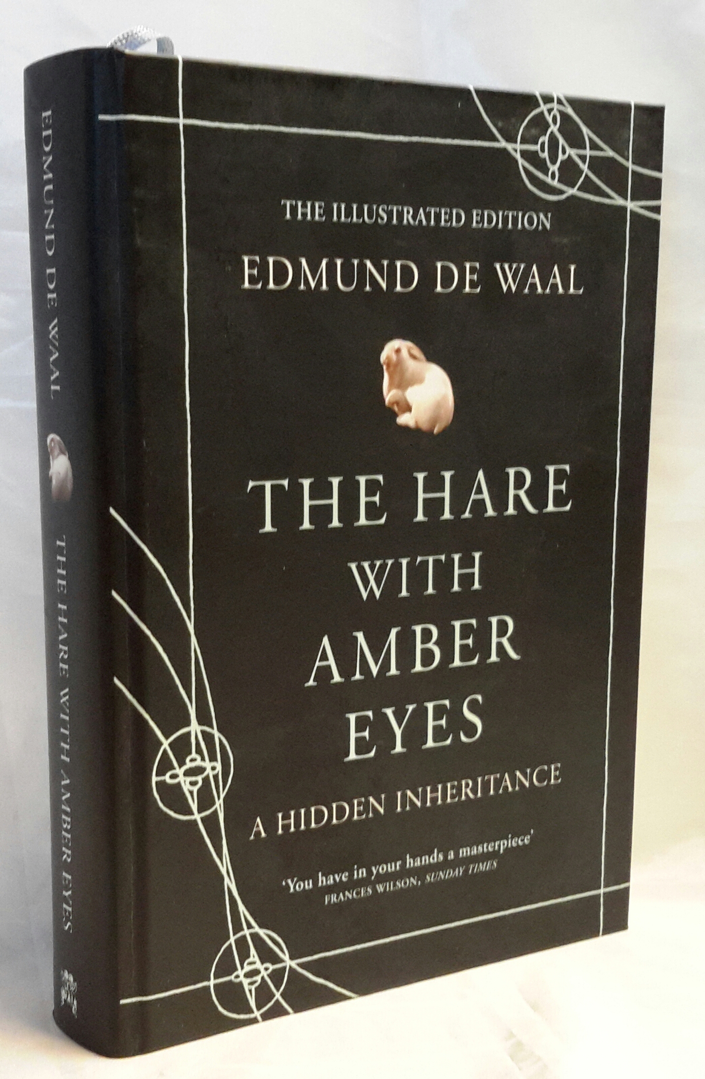 The Hare with Amber Eyes. The Illustrated Edition. WITH HANDWRITTEN SIGNED POSTCARD LOOSELY INSERTED. DE WAAL, Edmund. [Very Good] [Hardcover]