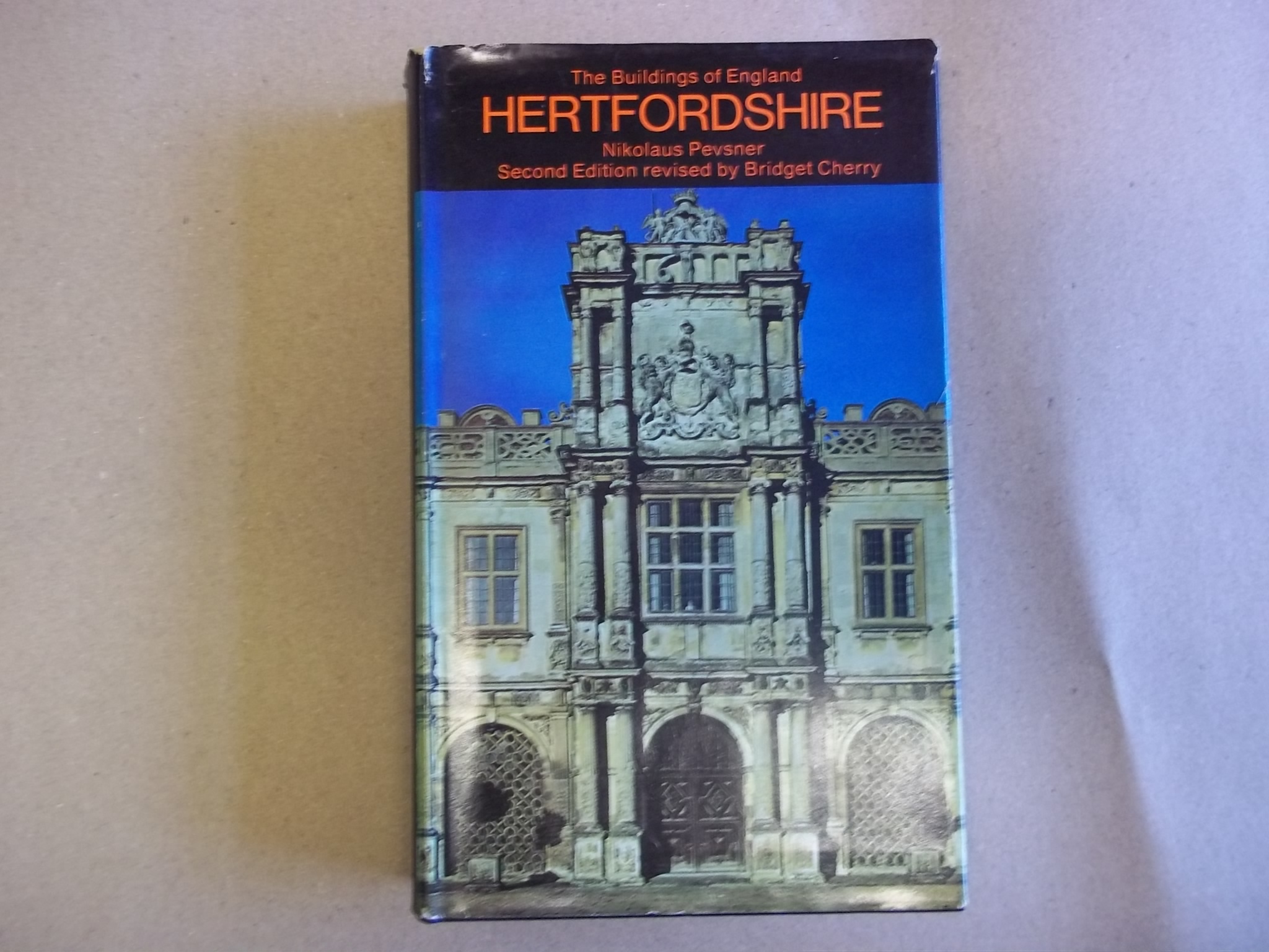 Hertfordshire. The Buildings of England. Second edition. - Pevsner. Nikolaus & Cherry. Bridget