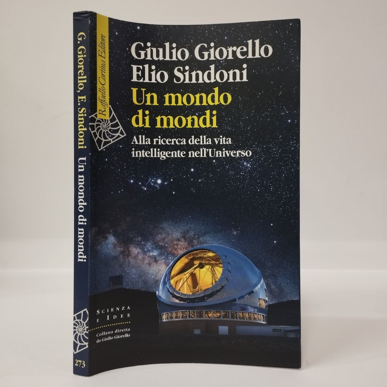 Un mondo di mondi. Alla ricerca della vita intelligente nell’universo - Giulio Giorello, Elio Sindoni