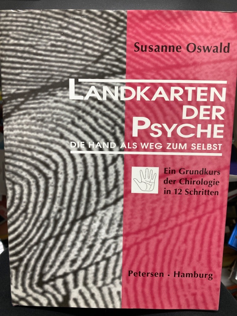 Landkarten der Psyche : die Hand als Weg zum Selbst ; ein Grundkurs der Chirologie in 12 Schritten. Der Verlag über das Buch Die Autorin führt leicht verständlich und didaktisch vorbildlich in die Kunst des Handlesens ein. Ihr umfassendes chirologisches Wissen vereint sich in bereichernder Weise mit profunden Kenntnissen in Psychologie, Astrologie, fernöstlichen Philosophien und esoterischem Erfahrungswissen. In wunderbarer und eindeutiger Weise wird uns gezeigt, wie wir uns besser begreifen, tiefer akzeptieren und die Chancen unserer Entwicklung wahrnehmen können. Autorenkommentar Handlesen ist faszinierend Es ist unglaublich, wieviel Haende preisgeben, wenn man gelernt hat, ihre Formen und Linien zu deuten. Mein Buch beruht auf 30 Jahren Erfahrung und gibt Ihnen die Moeglichkeit, sich die faszinierende Kunst des Handlesens anzueignen. Jedes Kapitel enthaelt einen ausfuehrlichen theoretischen Teil, viele praktische Beispiele in Bildern und eine Check-List, die Ihnen hilft, Haende zu l - Oswald, Susanne