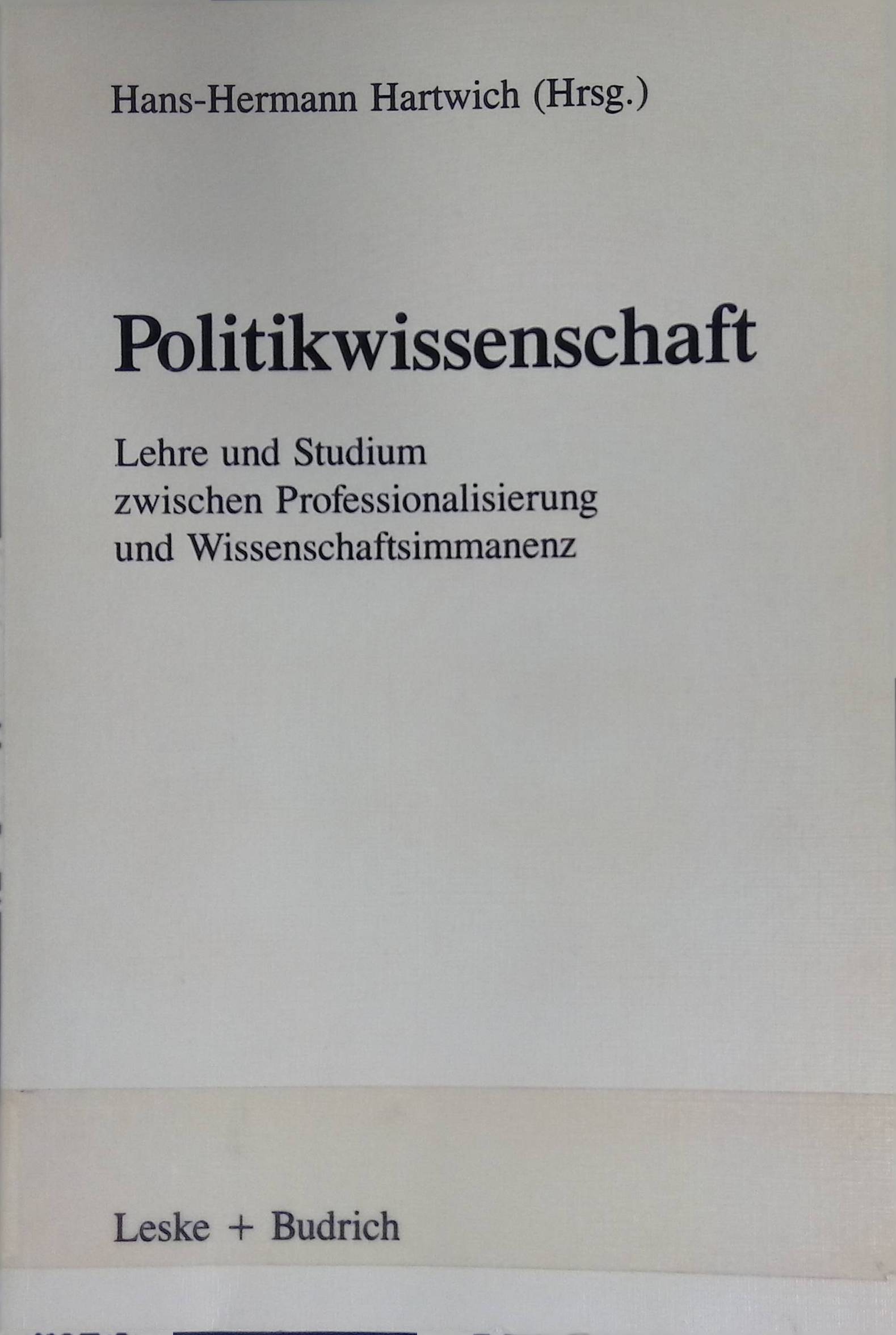 Politikwissenschaft : Lehre u. Studium zwischen Professionalisierung u. Wissenschaftsimmanenz ; e. Bestandsaufnahme u.e. Symposium ; [am 20. Wissenschaftliches Symposium der Deutschen Vereinigung für Politische Wissenschaft ; 2 - Hartwich, Hans-Hermann