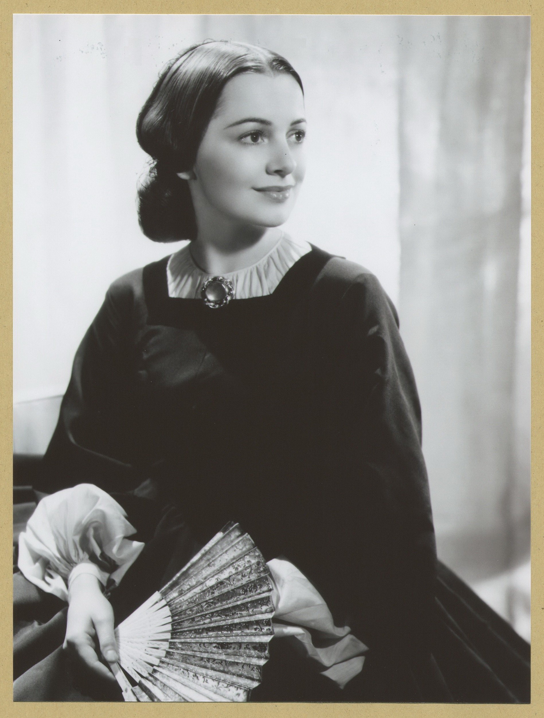 [Signé] Olivia de Havilland (1916-2020) - Lettre signée + Photo Olivia de Havilland (1916-2020) - Actrice britannique de naissance, naturalisée améri